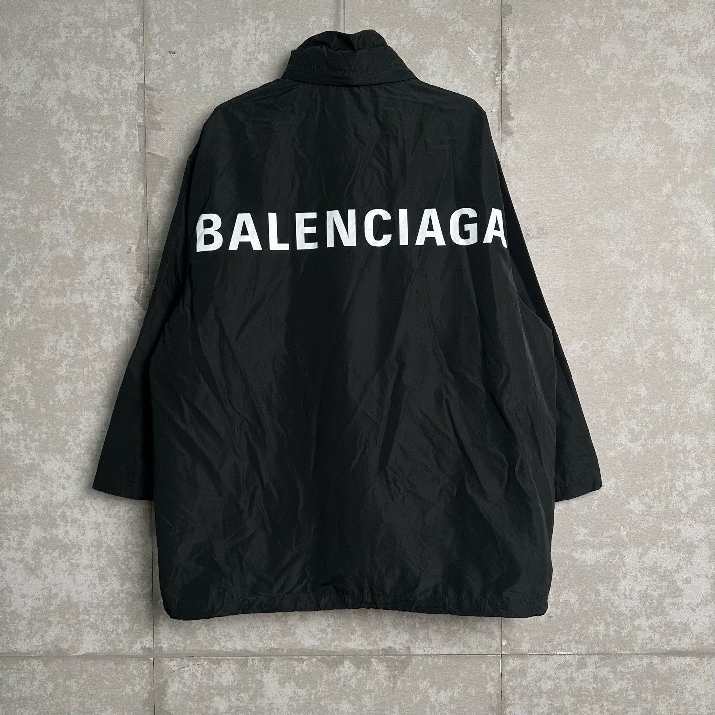 Balenciaga Balenciaga Back Logo Oversized Raincoat Size 34 Size XS / US 0-2 / IT 36-38 - 2 Thumbnail