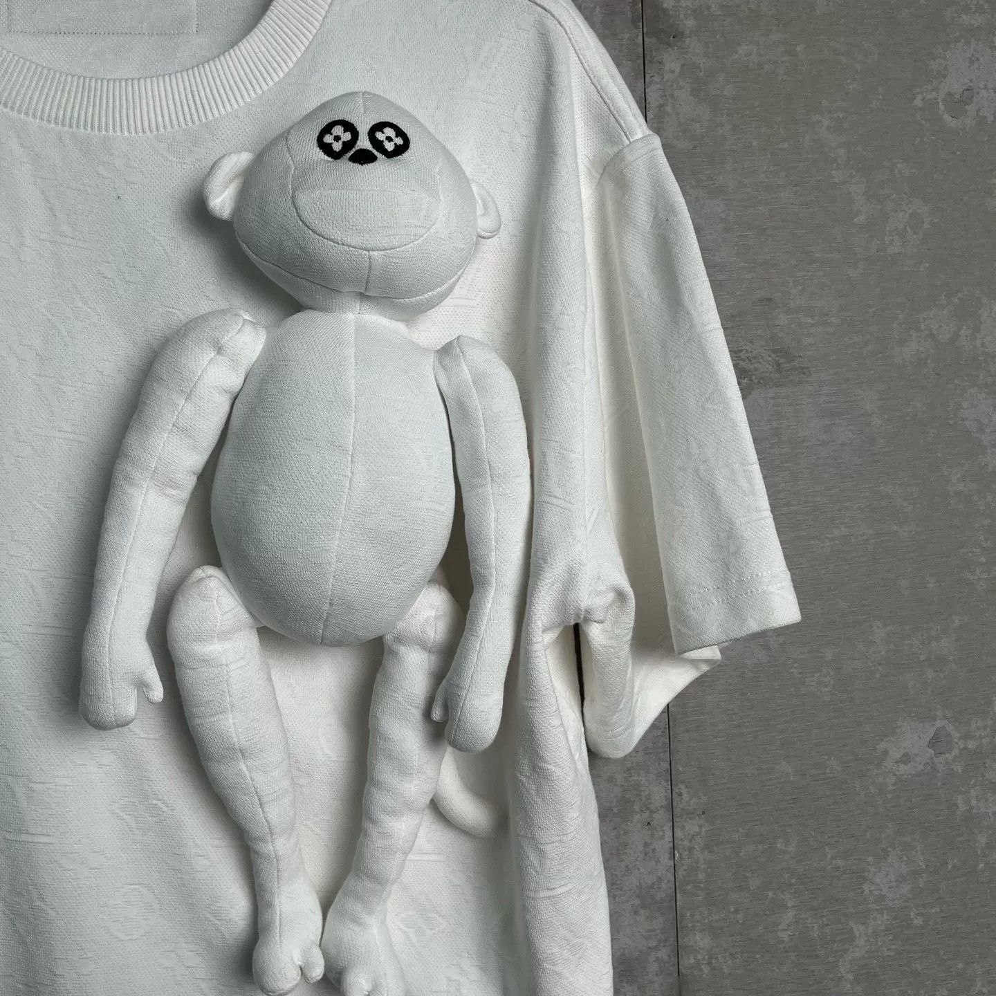 Louis Vuitton Louis Vuitton Plush Puppet T-Shirt White XXL Size US XXL / EU 58 / 5 - 3 Thumbnail