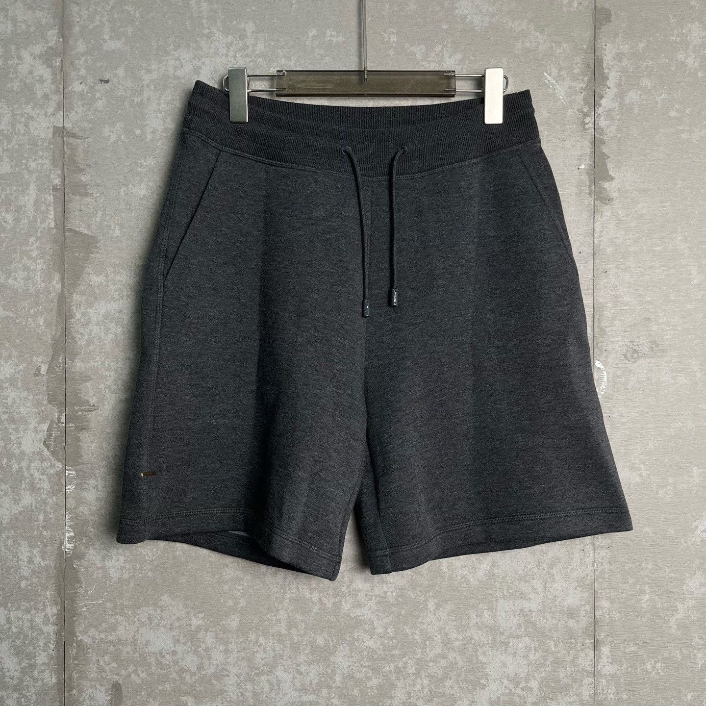 Louis Vuitton Louis Vuitton Staples Edition Grey Shorts S Size US 30 / EU 46 - 2 Thumbnail