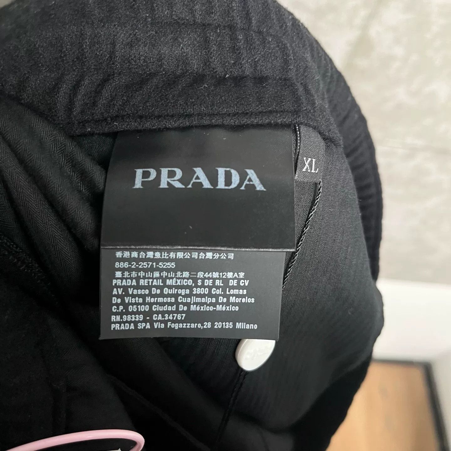 Prada Prada Triangle Logo Shorts Size XL Size US 36 / EU 52 - 2 Thumbnail