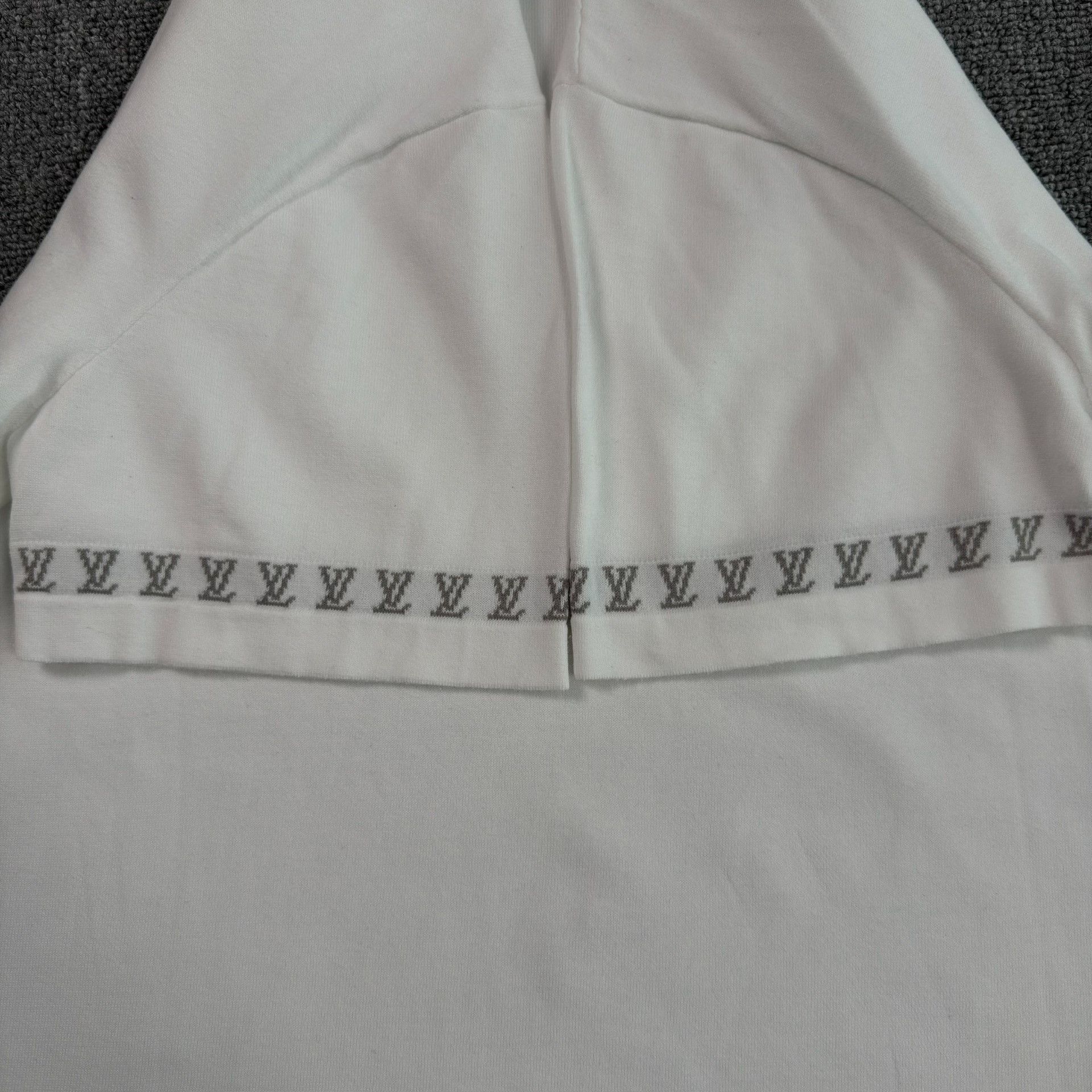 Louis Vuitton Louis Vuitton Logo Cuff Knit T-Shirt S Size US S / EU 44-46 / 1 - 7 Thumbnail