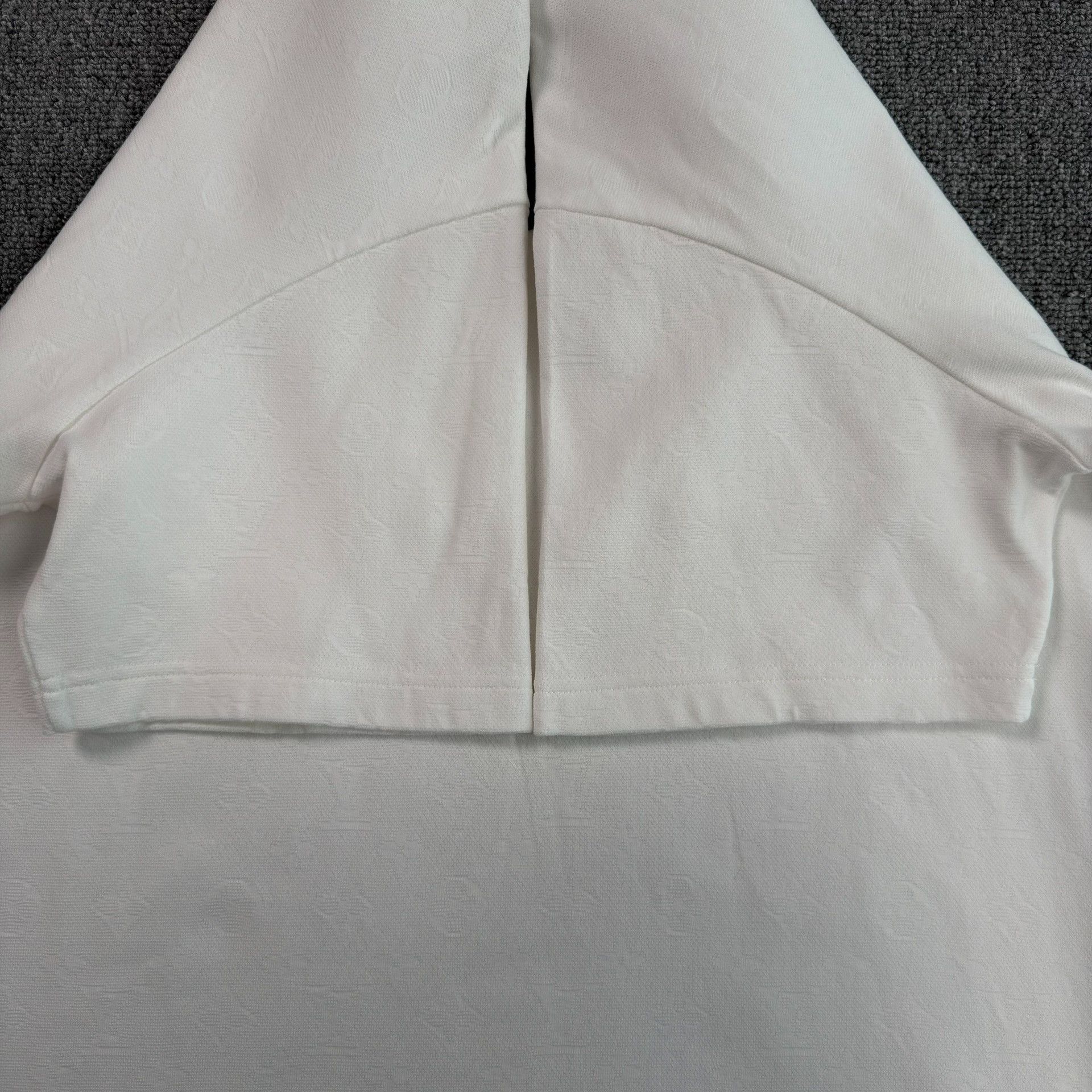 Louis Vuitton Louis Vuitton Monogram Pocket T-Shirt Size L Size US L / EU 52-54 / 3 - 7 Thumbnail