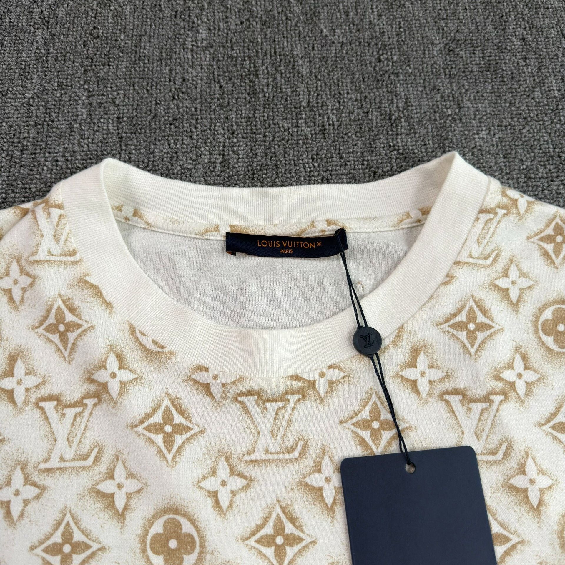 Louis Vuitton Louis Vuitton Monogram All-Over Print T-Shirt XL Size US XL / EU 56 / 4 - 4 Thumbnail