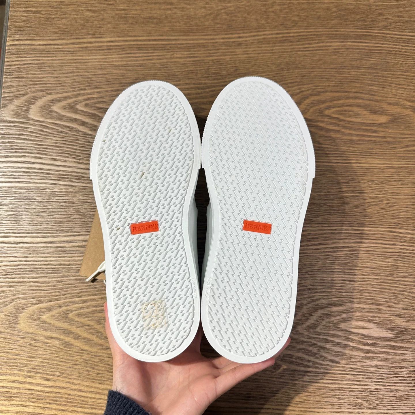 Hermes Hermes White Lowtop Sneakers 5.5 Men Size US 5.5 / EU 38 - 7 Thumbnail