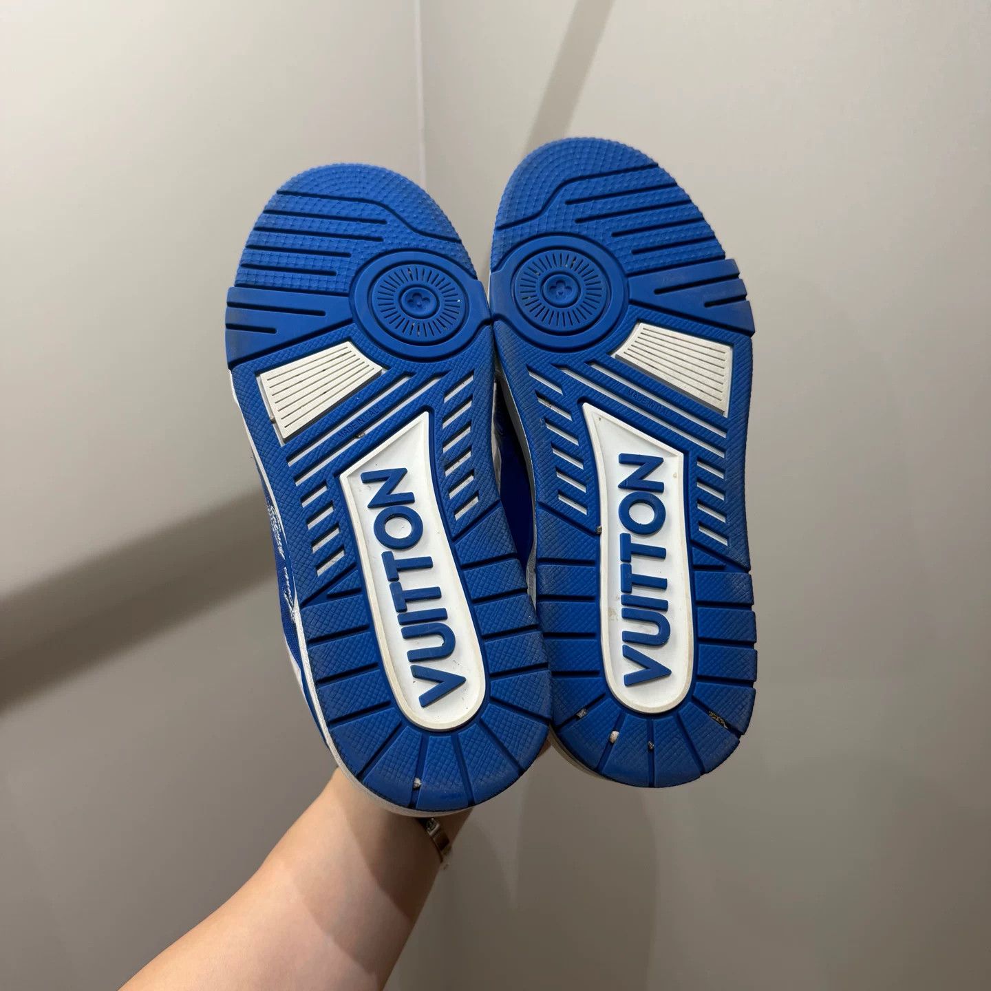 Louis Vuitton Louis Vuitton Blue Lowtop Sneakers 5 Men Size US 5 / EU 37 - 3 Thumbnail