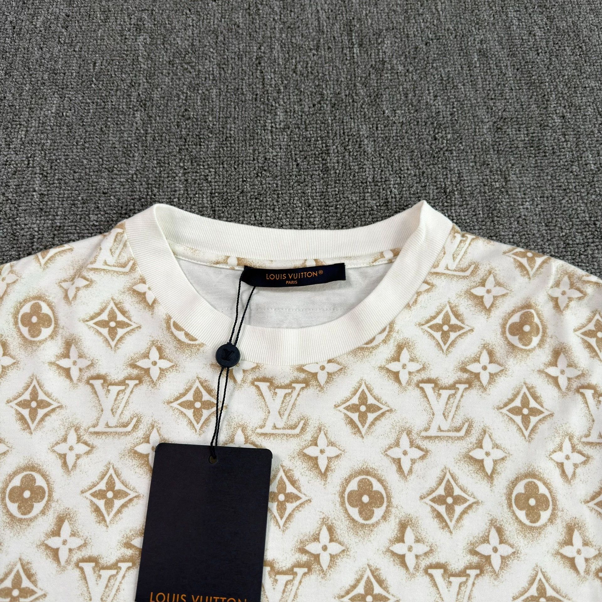Louis Vuitton Louis Vuitton Monogram All-Over Print T-Shirt S Size US S / EU 44-46 / 1 - 4 Thumbnail
