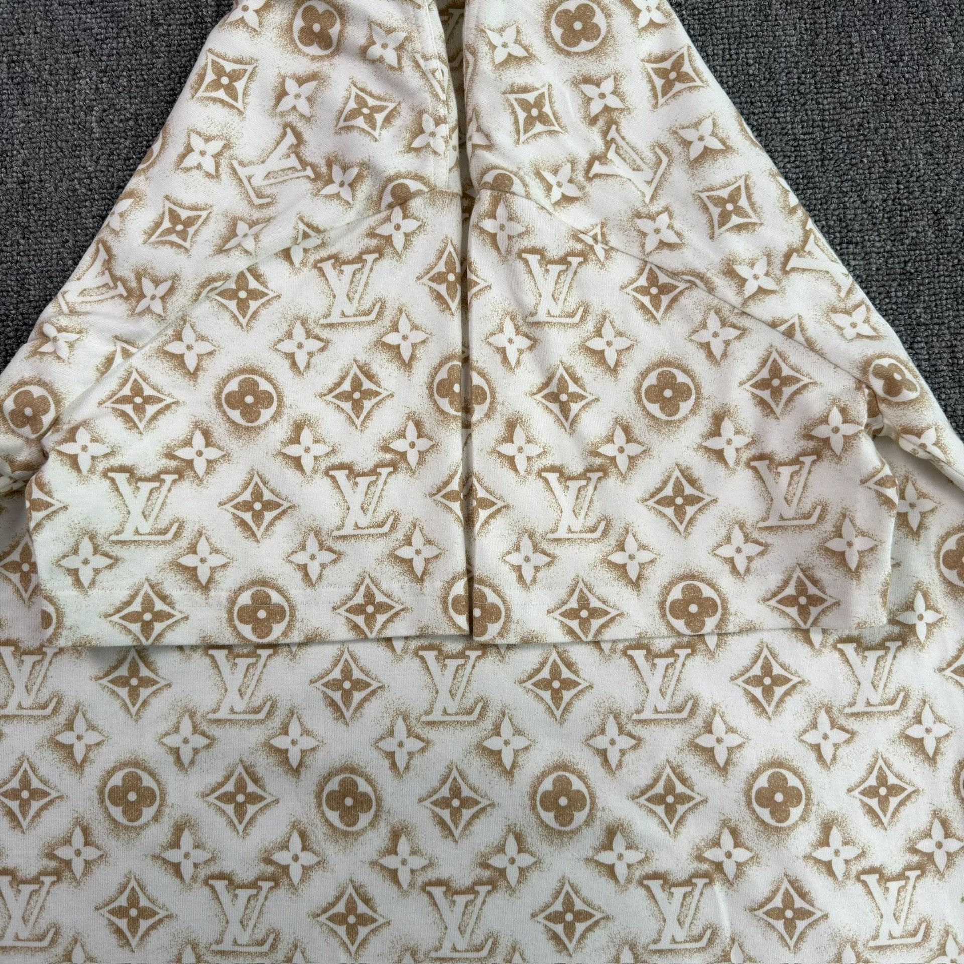 Louis Vuitton Louis Vuitton Monogram All-Over Print T-Shirt S Size US S / EU 44-46 / 1 - 7 Thumbnail