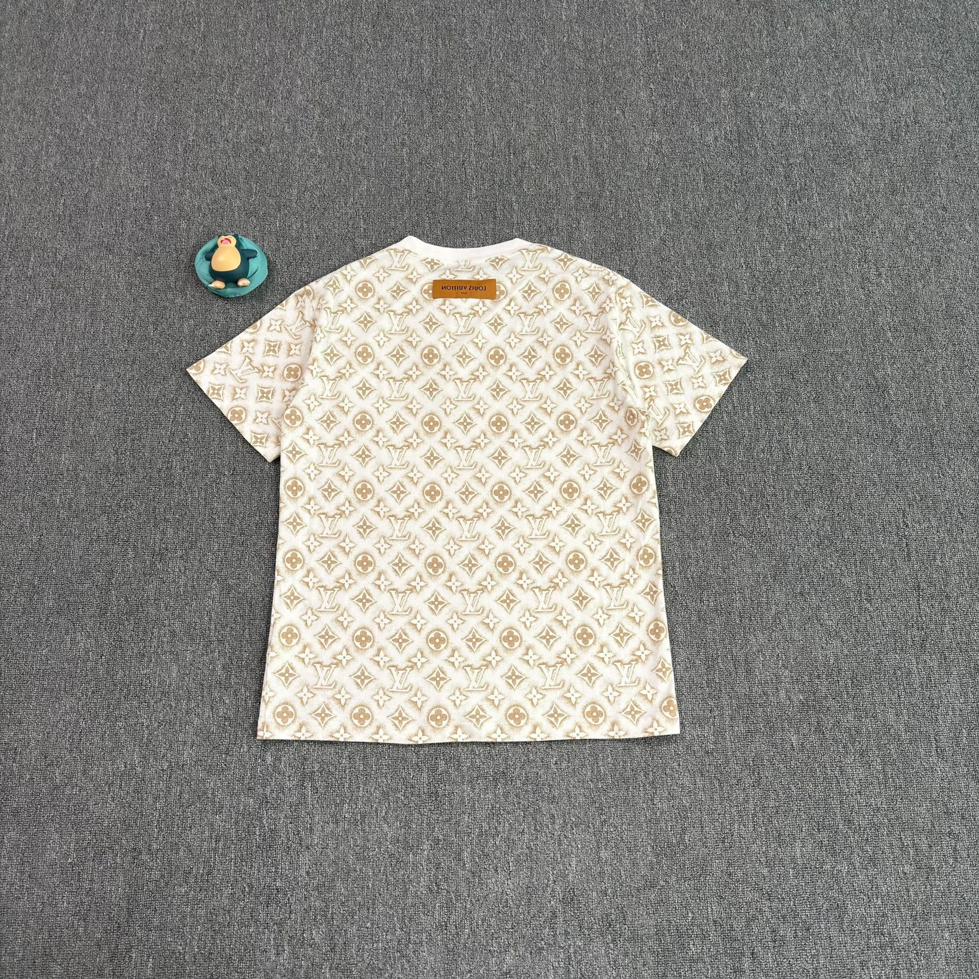 Louis Vuitton Louis Vuitton Monogram All-Over Print T-Shirt S Size US S / EU 44-46 / 1 - 3 Thumbnail