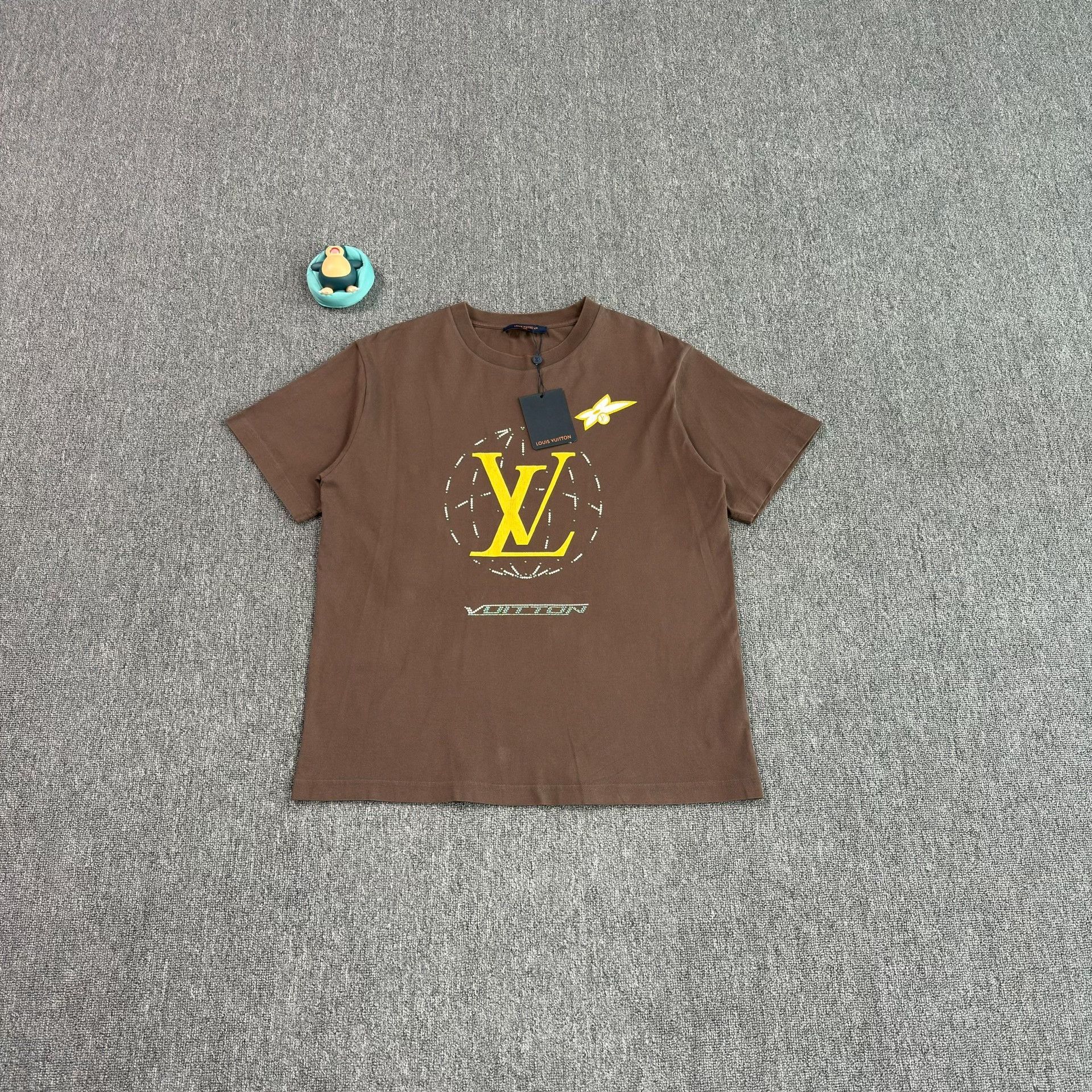 Louis Vuitton Louis Vuitton Rhinestone Logo T-Shirt L Size US L / EU 52-54 / 3 - 2 Thumbnail