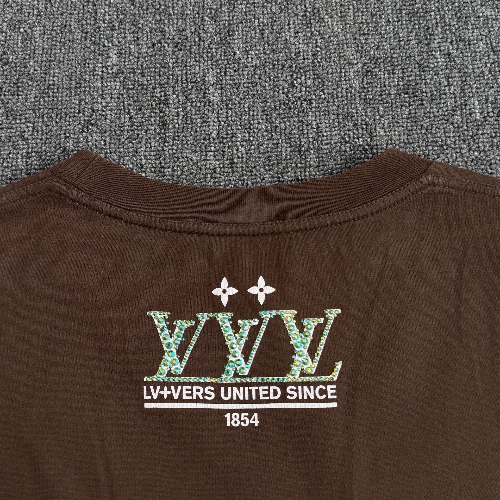 Louis Vuitton Louis Vuitton Rhinestone Logo T-Shirt L Size US L / EU 52-54 / 3 - 9 Thumbnail