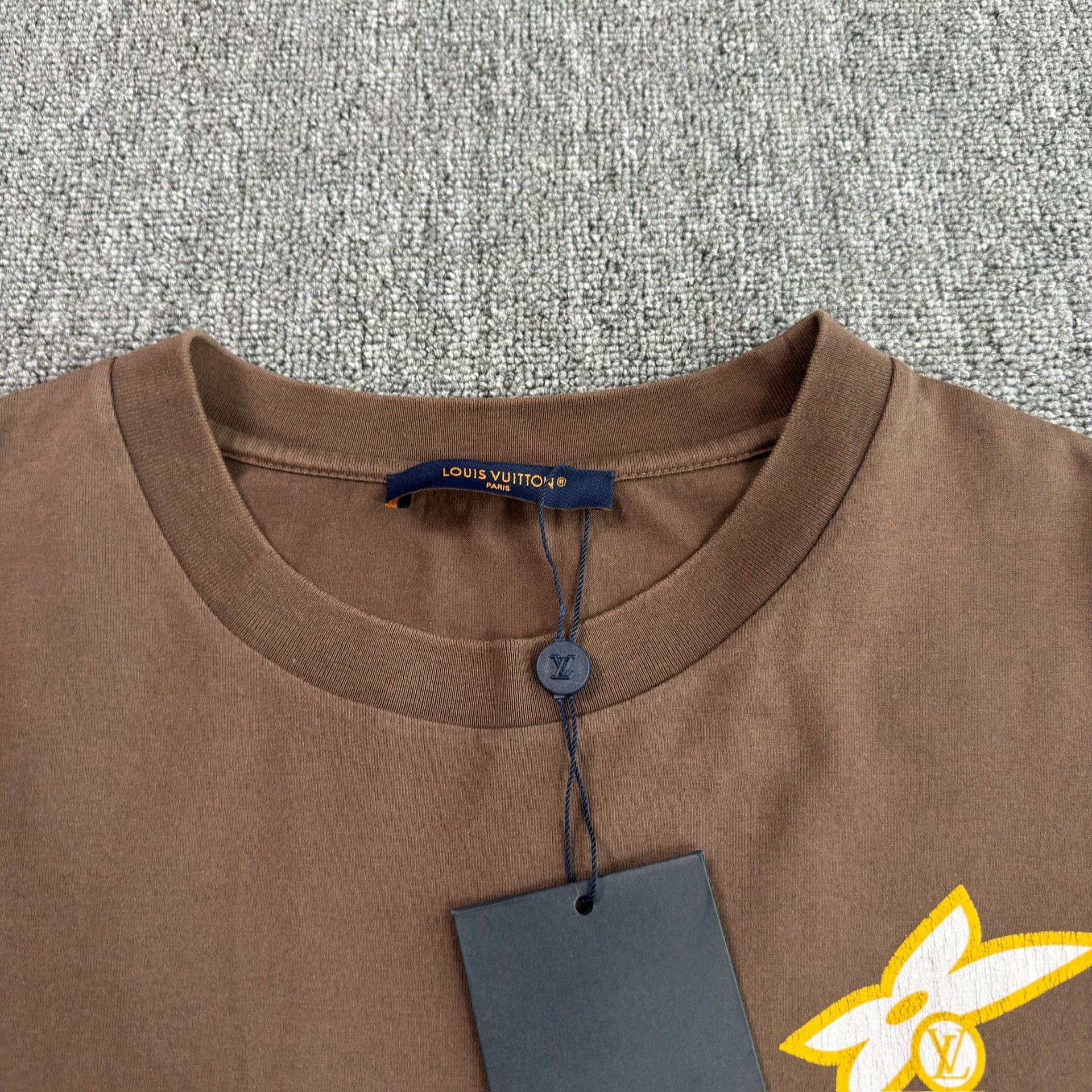 Louis Vuitton Louis Vuitton Rhinestone Logo T-Shirt L Size US L / EU 52-54 / 3 - 4 Thumbnail
