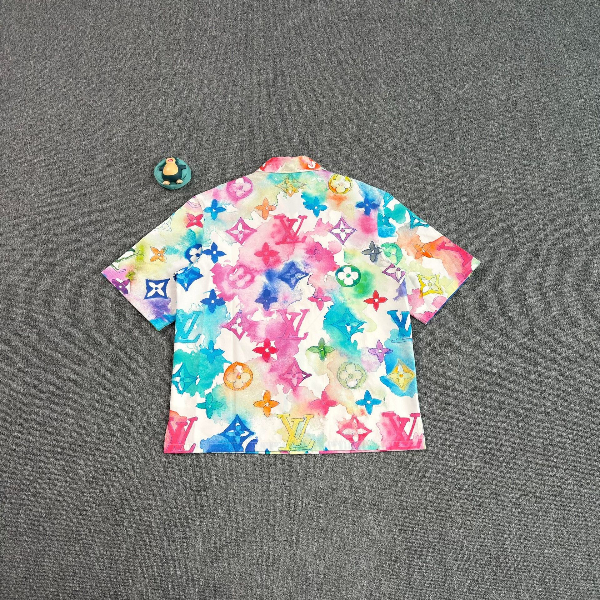 Louis Vuitton Louis Vuitton Multicolor Watercolor Monogram Shirt L Size US L / EU 52-54 / 3 - 3 Thumbnail