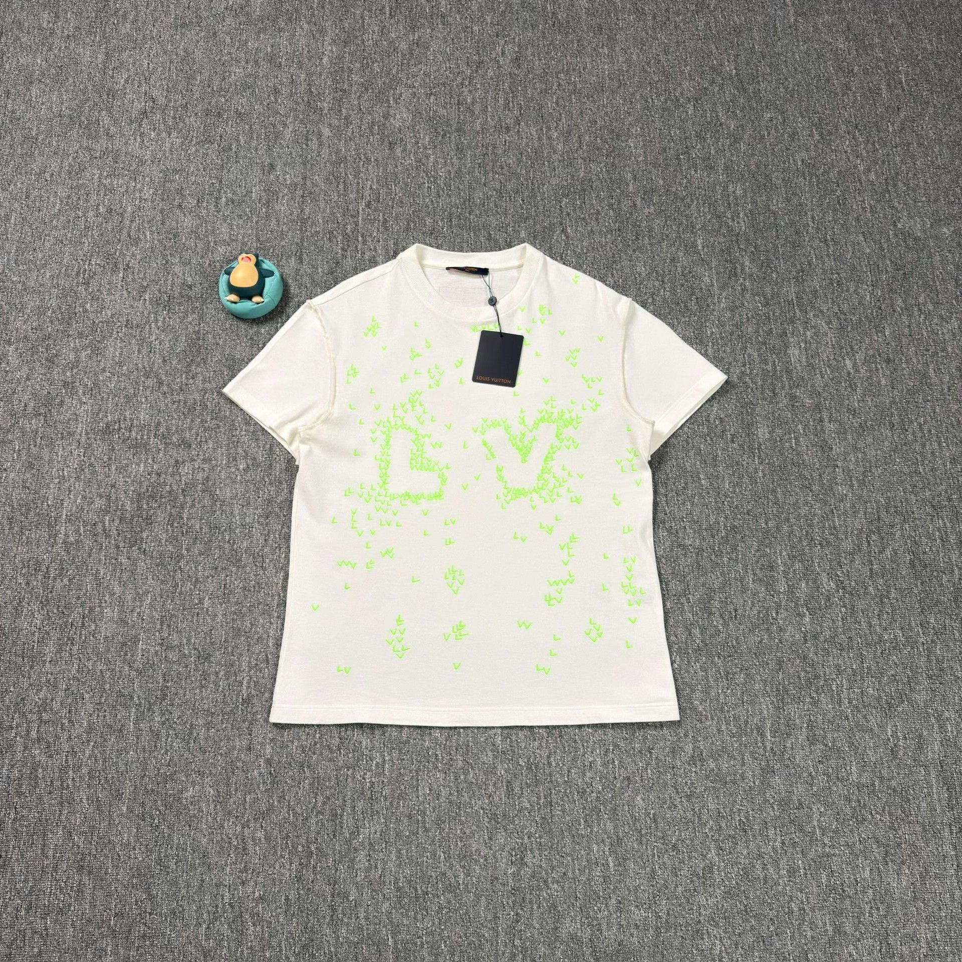 Louis Vuitton Louis Vuitton Neon Monogram T-Shirt Size S Size US S / EU 44-46 / 1 - 2 Thumbnail