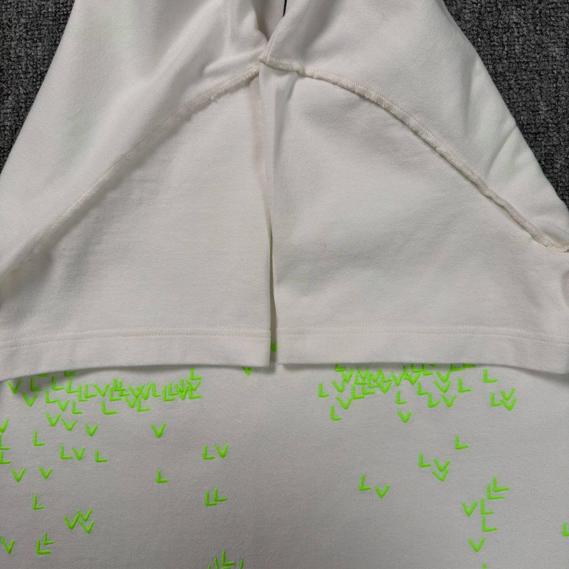 Louis Vuitton Louis Vuitton Neon Monogram T-Shirt Size S Size US S / EU 44-46 / 1 - 4 Thumbnail