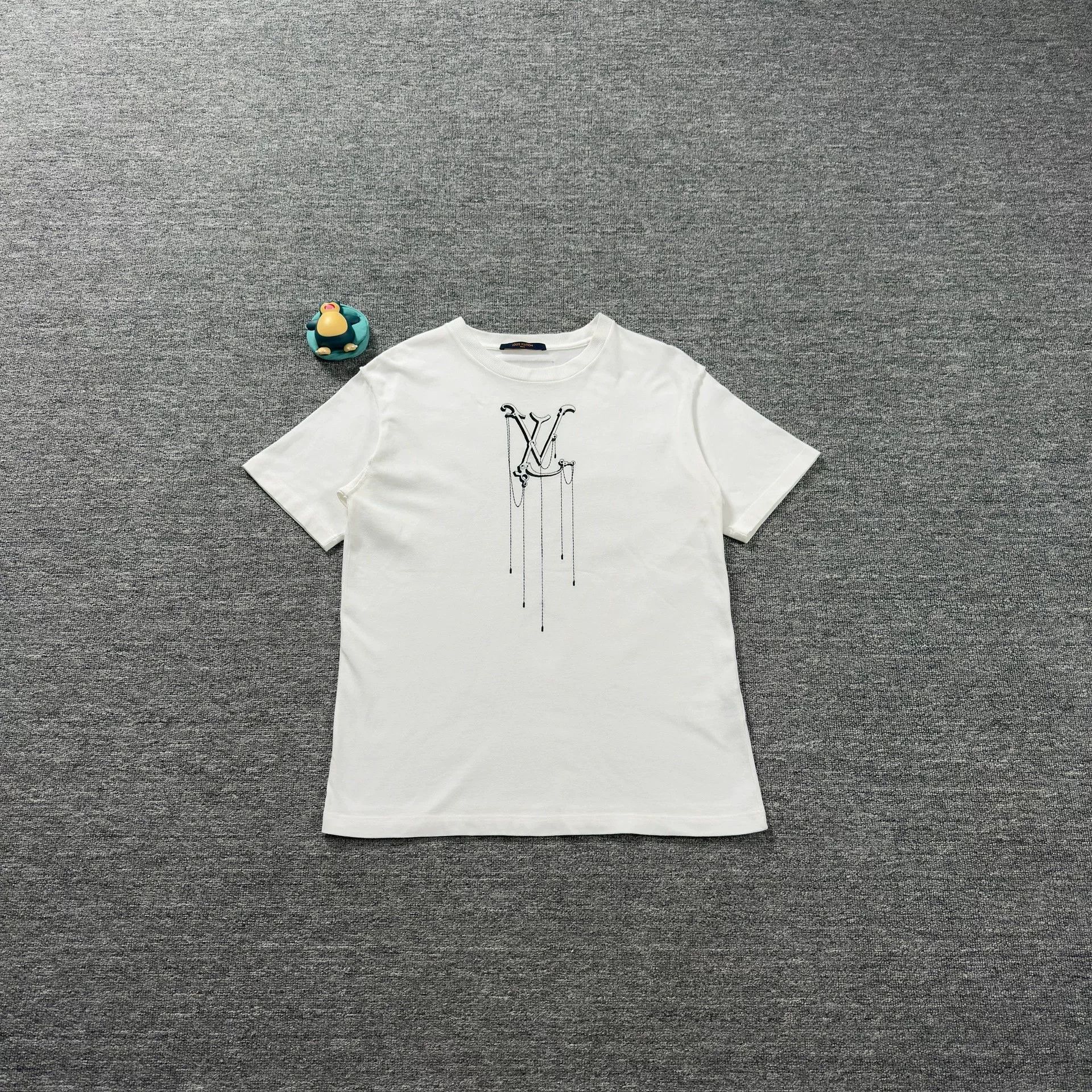 Louis Vuitton Louis Vuitton Embroidery Logo T-Shirt Size M Size US M / EU 48-50 / 2 - 2 Thumbnail