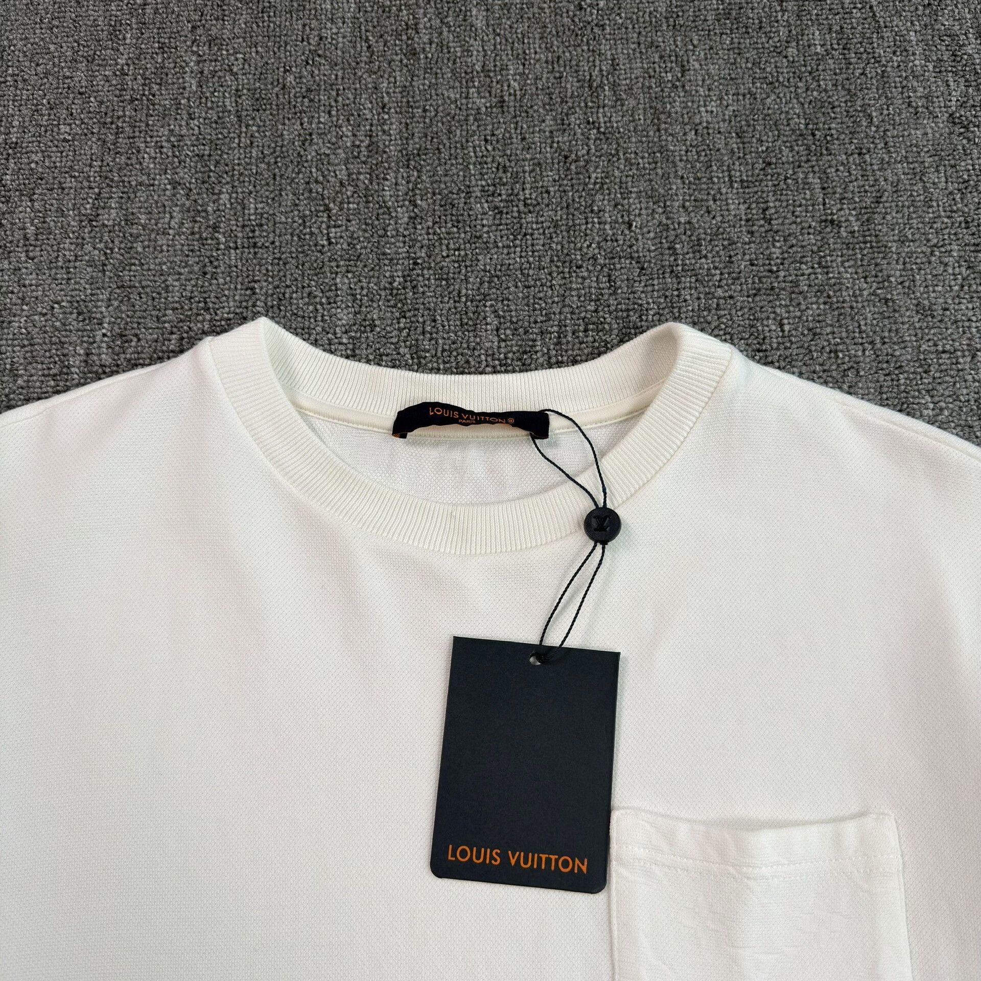 Louis Vuitton Louis Vuitton Monogram Pocket T-Shirt Size S Size US S / EU 44-46 / 1 - 4 Thumbnail