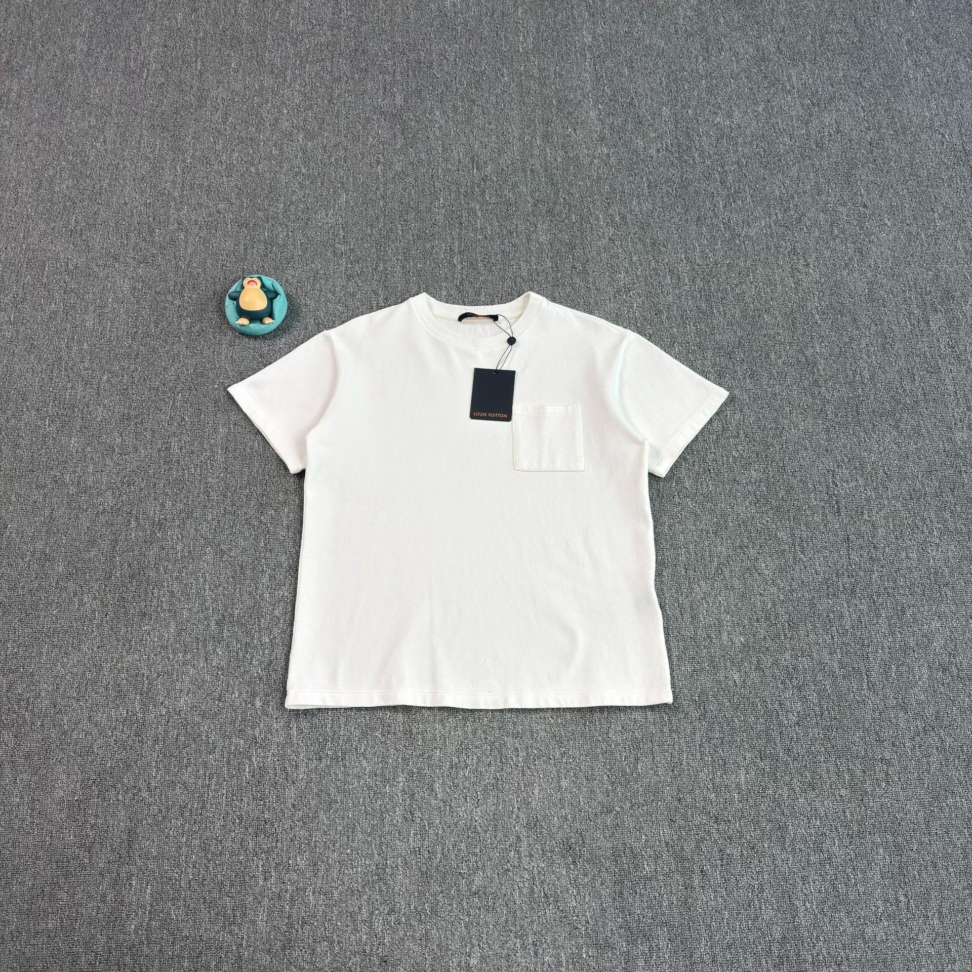Louis Vuitton Louis Vuitton Monogram Pocket T-Shirt Size S Size US S / EU 44-46 / 1 - 2 Thumbnail