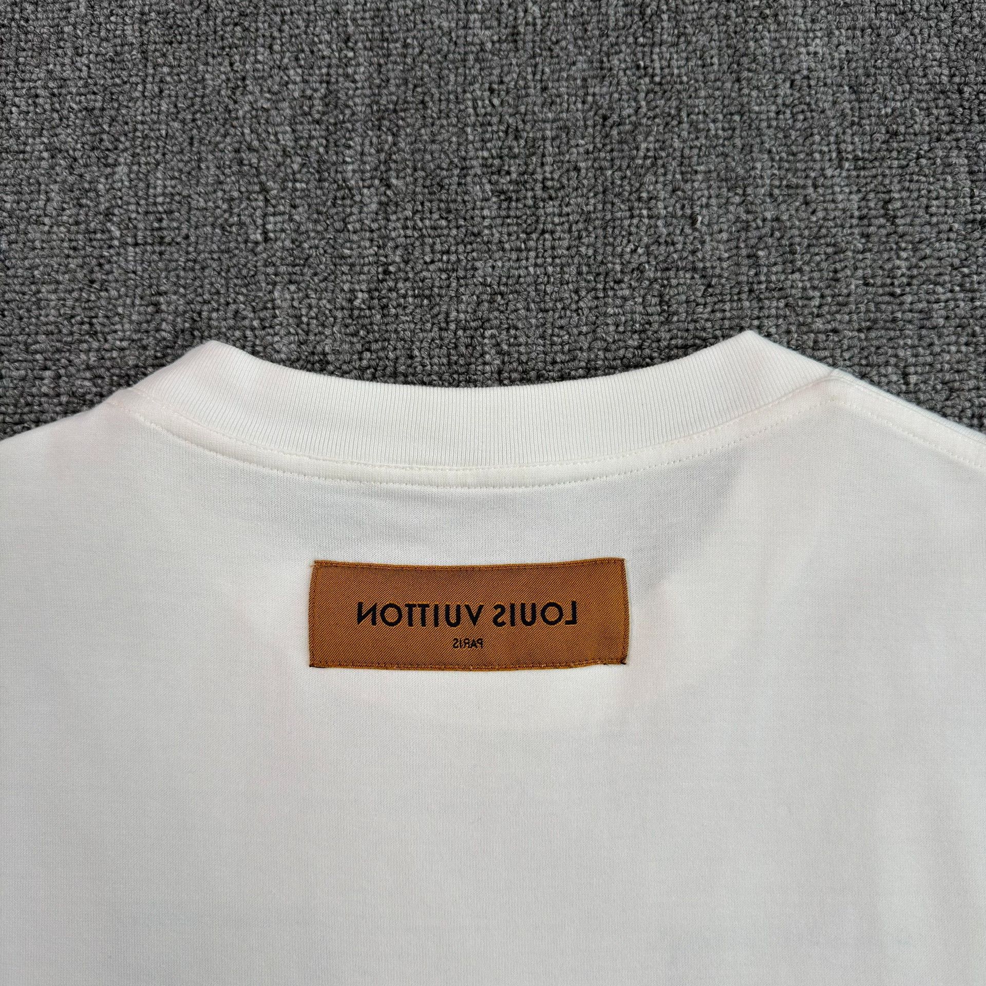Louis Vuitton Louis Vuitton Embroidered Logo T-Shirt M Size US M / EU 48-50 / 2 - 8 Thumbnail