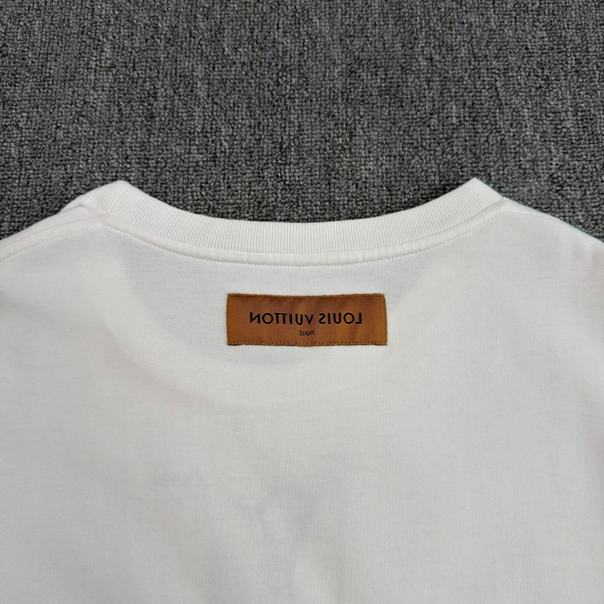 Louis Vuitton Louis Vuitton Embroidered Logo T-Shirt XL Size US XL / EU 56 / 4 - 9 Thumbnail
