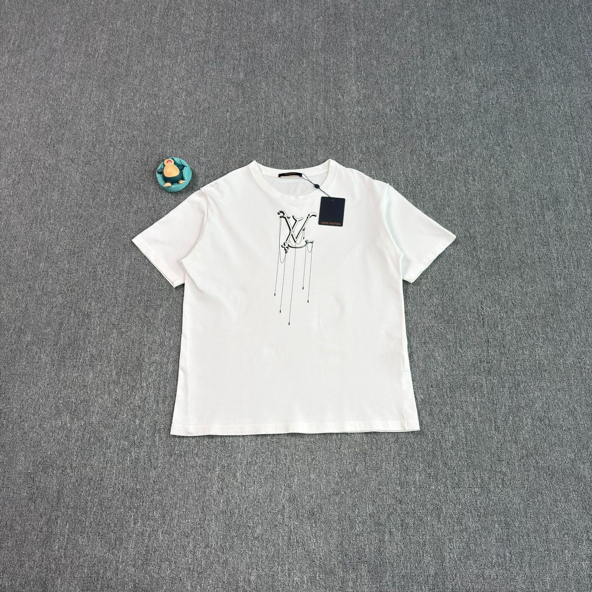Louis Vuitton Louis Vuitton Embroidered Logo T-Shirt XL Size US XL / EU 56 / 4 - 2 Thumbnail