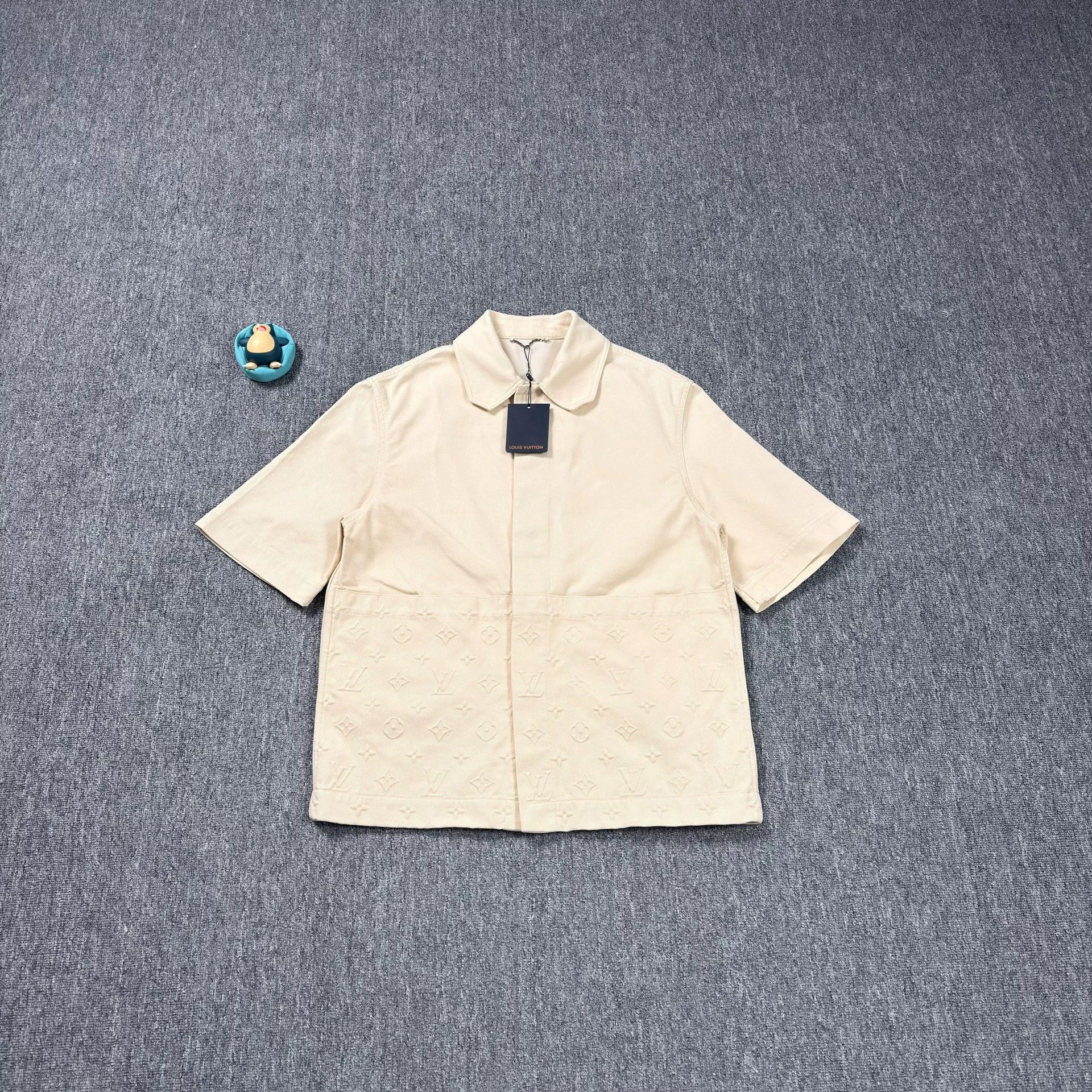 Louis Vuitton Louis Vuitton Monogram Debossed Shirt Beige M Size US M / EU 48-50 / 2 - 2 Thumbnail
