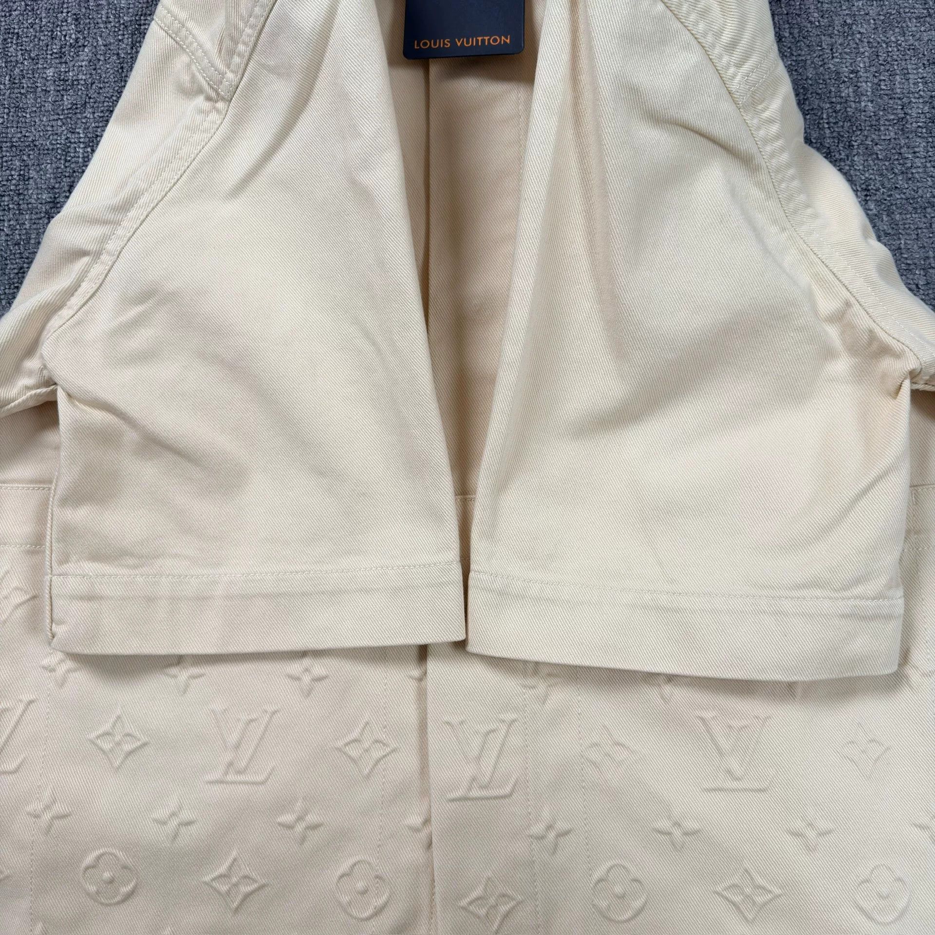 Louis Vuitton Louis Vuitton Monogram Debossed Shirt Beige M Size US M / EU 48-50 / 2 - 4 Thumbnail