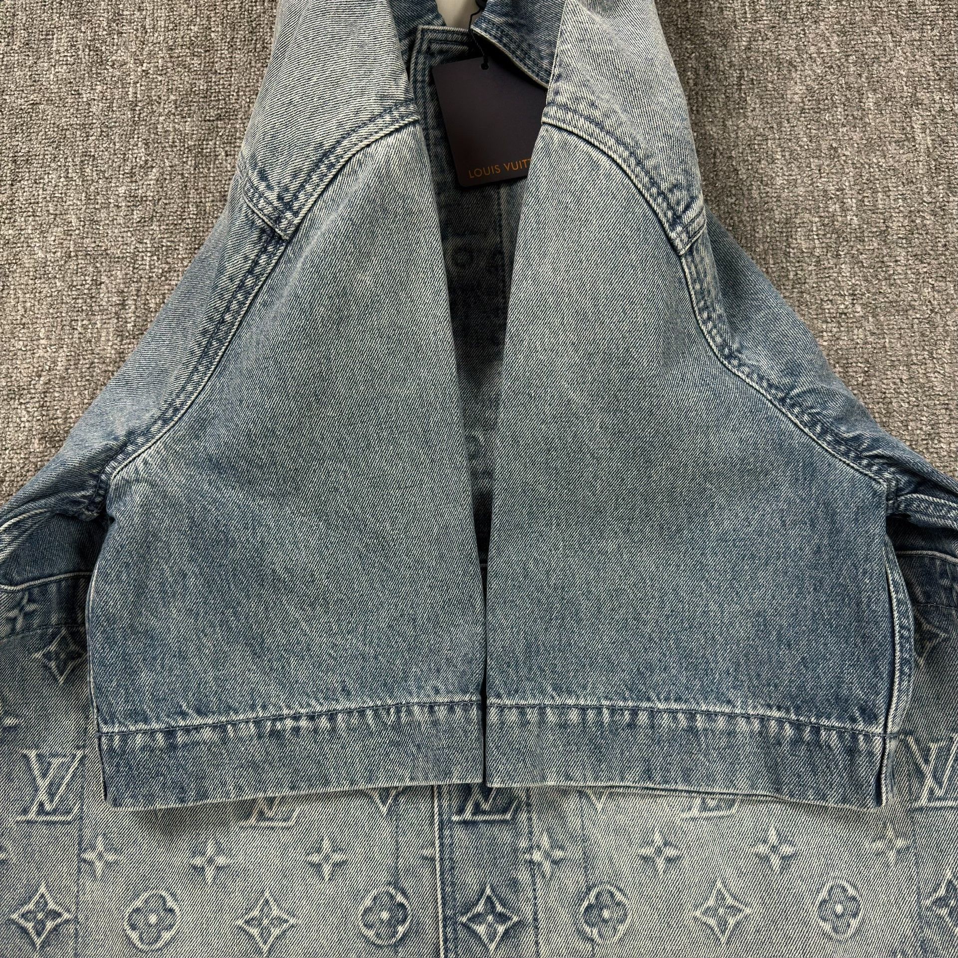 Louis Vuitton Louis Vuitton Monogram Denim Shirt Size M Size US M / EU 48-50 / 2 - 4 Thumbnail