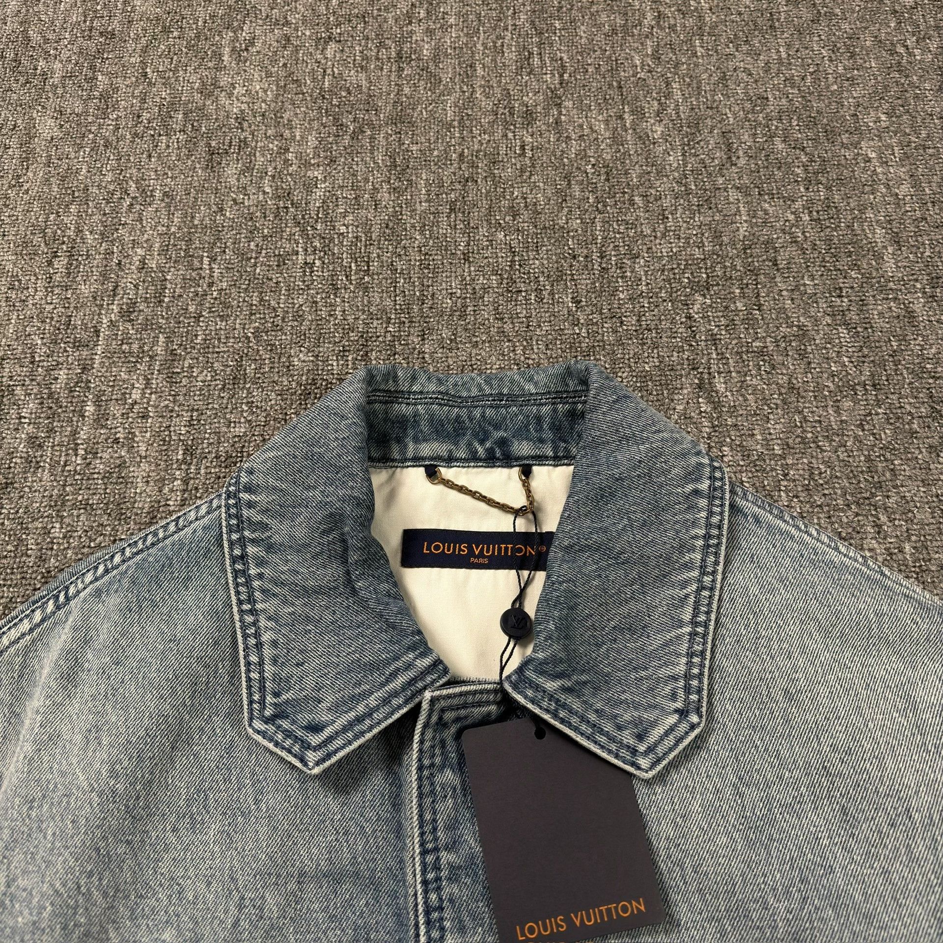 Louis Vuitton Louis Vuitton Monogram Denim Shirt Size M Size US M / EU 48-50 / 2 - 3 Thumbnail
