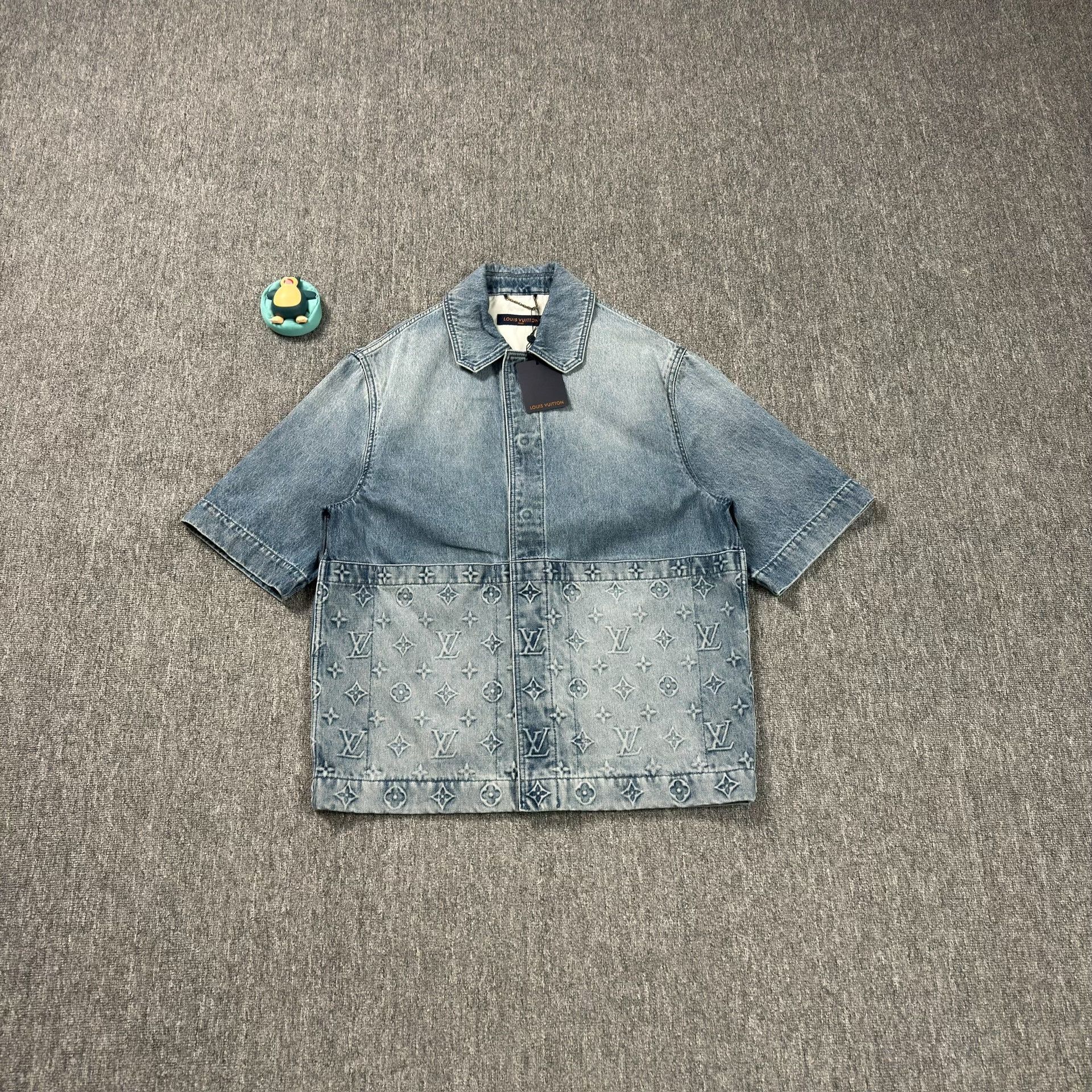 Louis Vuitton Louis Vuitton Monogram Denim Shirt Size M Size US M / EU 48-50 / 2 - 2 Thumbnail