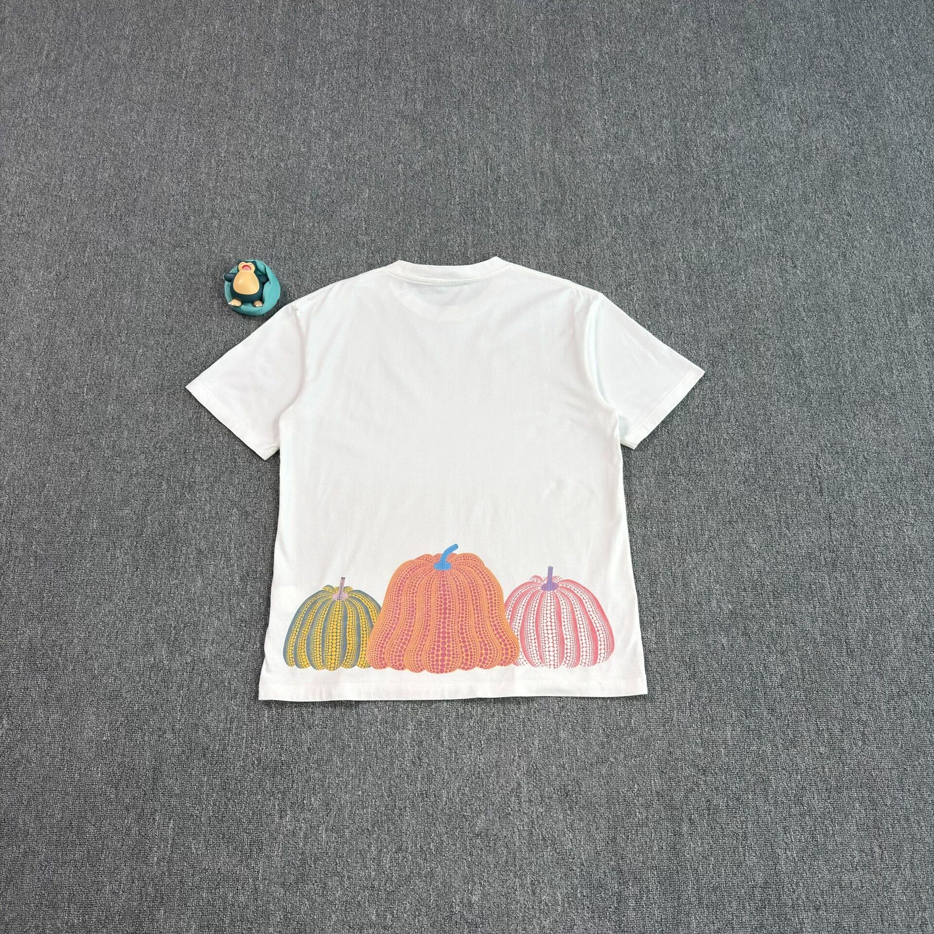 Louis Vuitton Louis Vuitton x Yayoi Kusama Pumpkin Graphic T-Shirt L Size US L / EU 52-54 / 3 - 3 Thumbnail