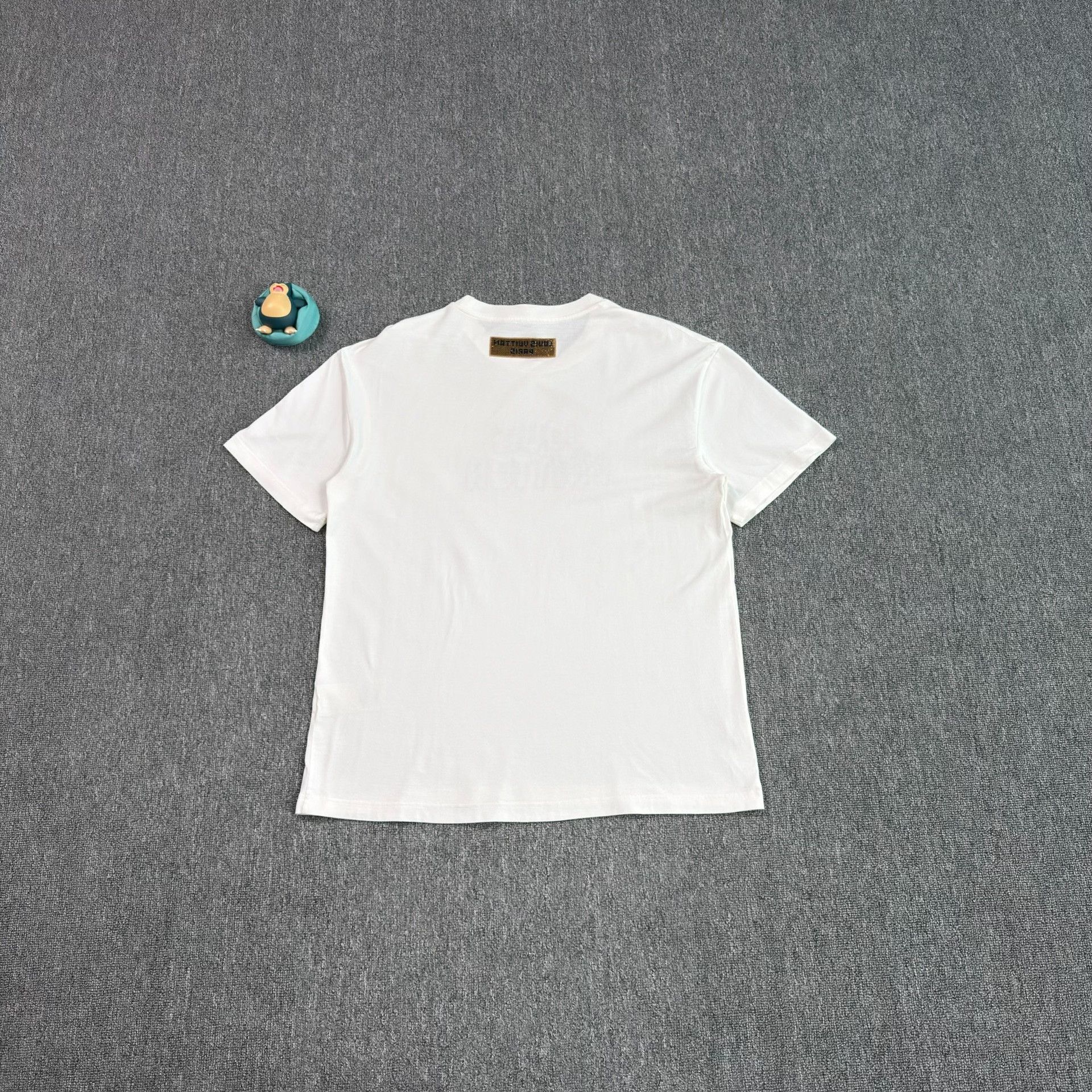 Louis Vuitton Louis Vuitton Beaded Slogan T-Shirt Size L Size US L / EU 52-54 / 3 - 3 Thumbnail