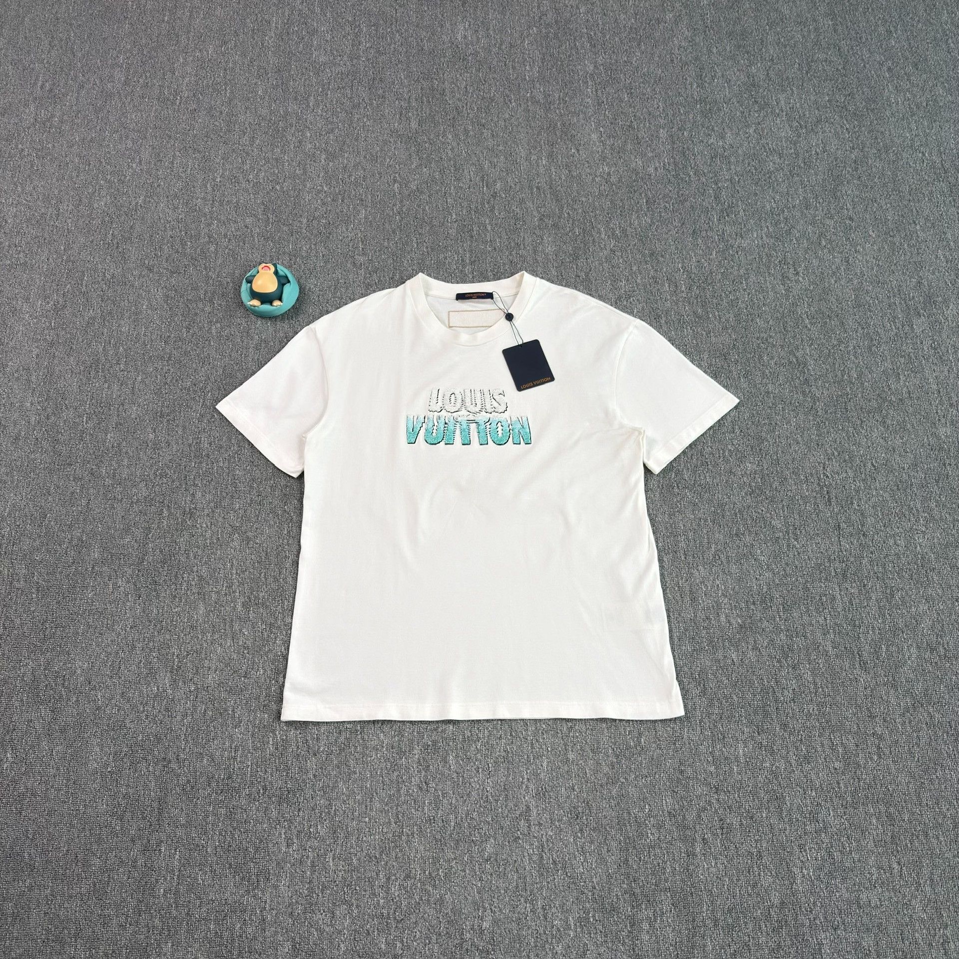 Louis Vuitton Louis Vuitton Beaded Slogan T-Shirt Size L Size US L / EU 52-54 / 3 - 2 Thumbnail