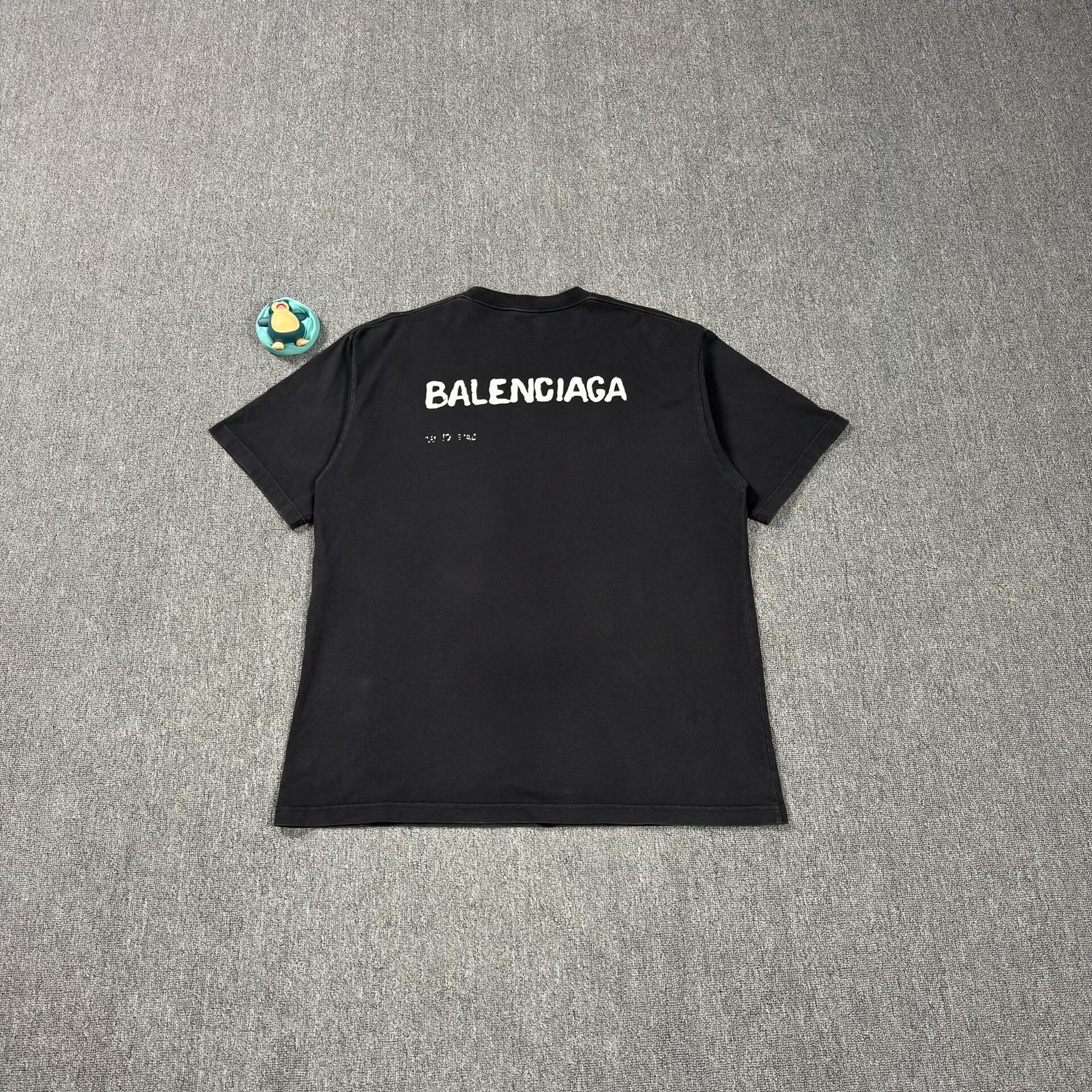 Balenciaga Balenciaga Blurred Logo T-Shirt Size XL Size US XL / EU 56 / 4 - 3 Thumbnail