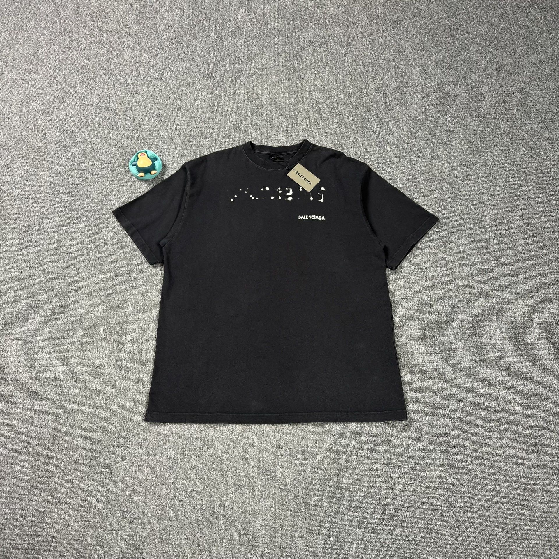 Balenciaga Balenciaga Blurred Logo T-Shirt Size XL Size US XL / EU 56 / 4 - 2 Thumbnail
