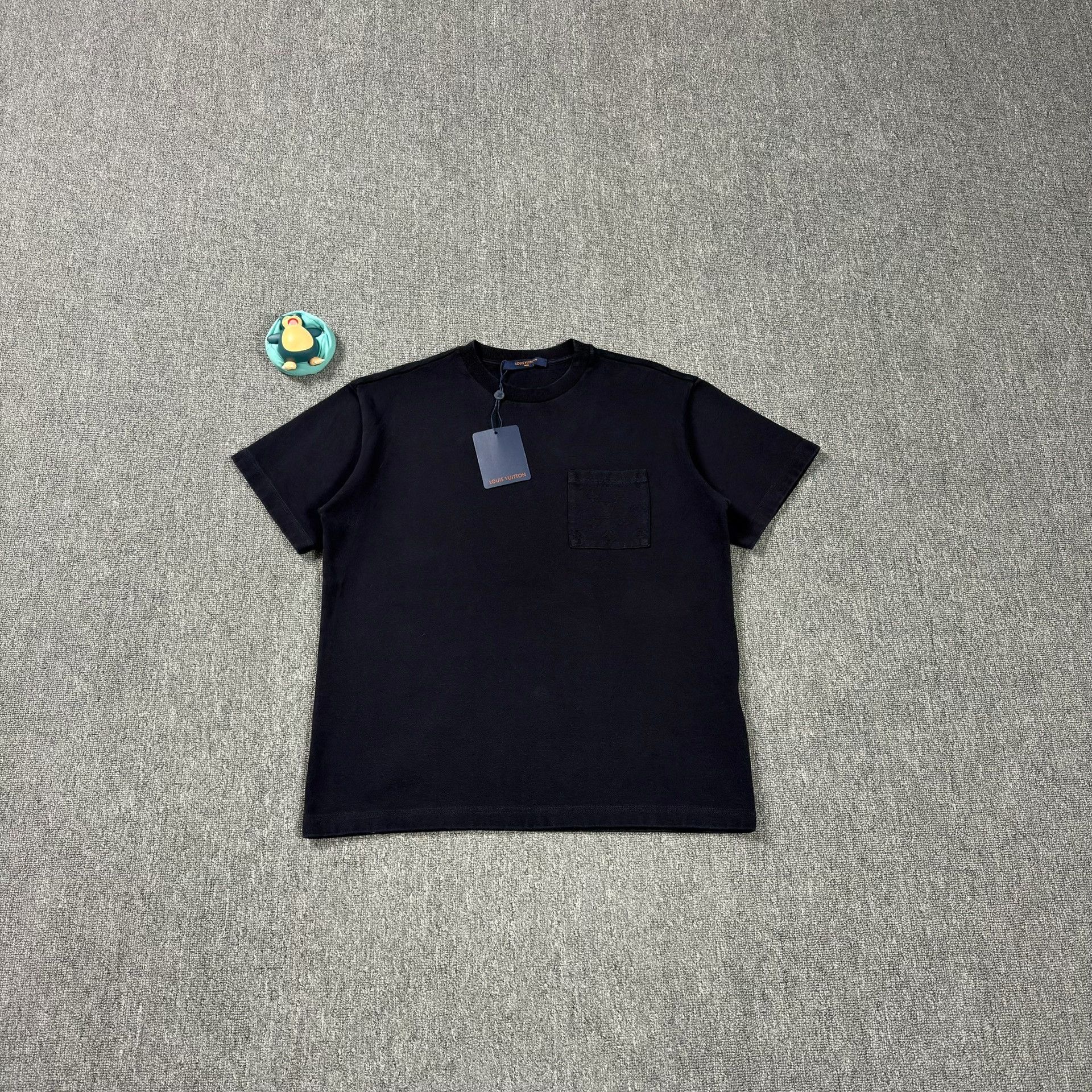Louis Vuitton Louis Vuitton Monogram Pocket T-Shirt Size M Size US M / EU 48-50 / 2 - 2 Thumbnail