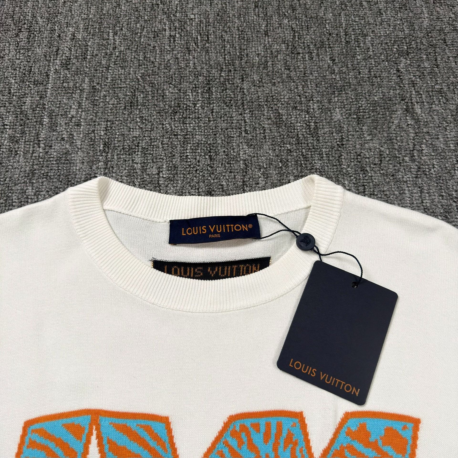 Louis Vuitton Louis Vuitton Tiger Print Knit T-Shirt M Size US M / EU 48-50 / 2 - 3 Thumbnail