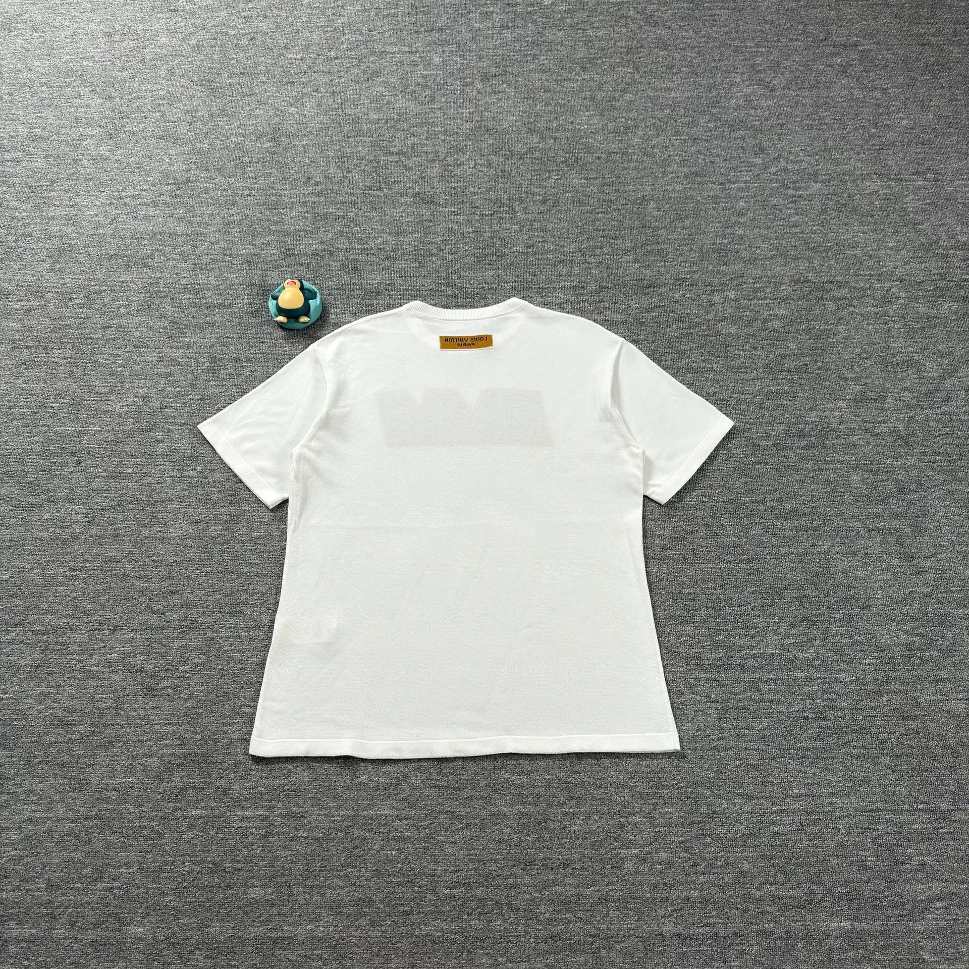 Louis Vuitton Louis Vuitton Tiger Pattern Logo T-Shirt Size L Size US L / EU 52-54 / 3 - 8 Thumbnail