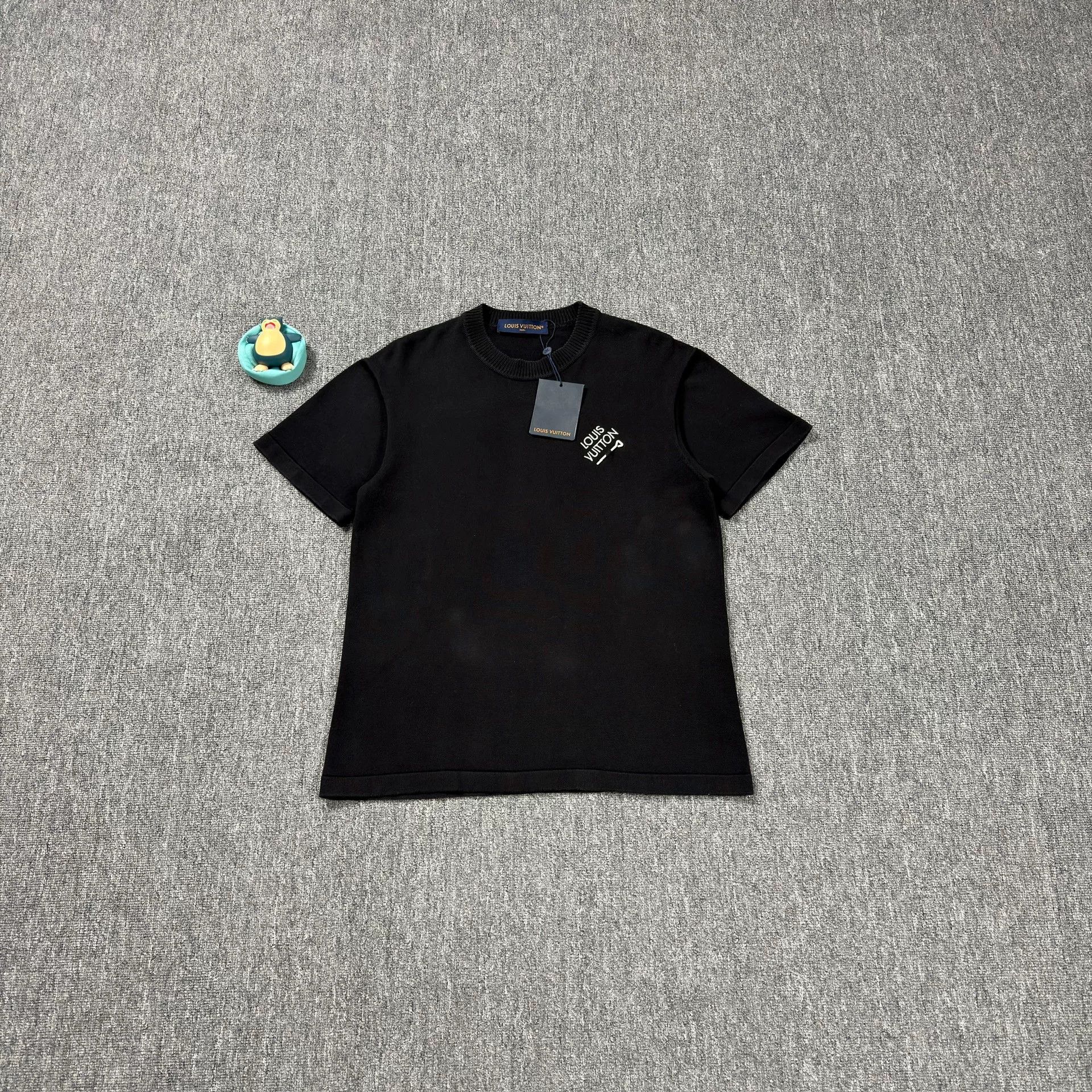 Louis Vuitton Louis Vuitton Pin Embroidery Logo T-Shirt XS Size US XS / EU 42 / 0 - 2 Thumbnail