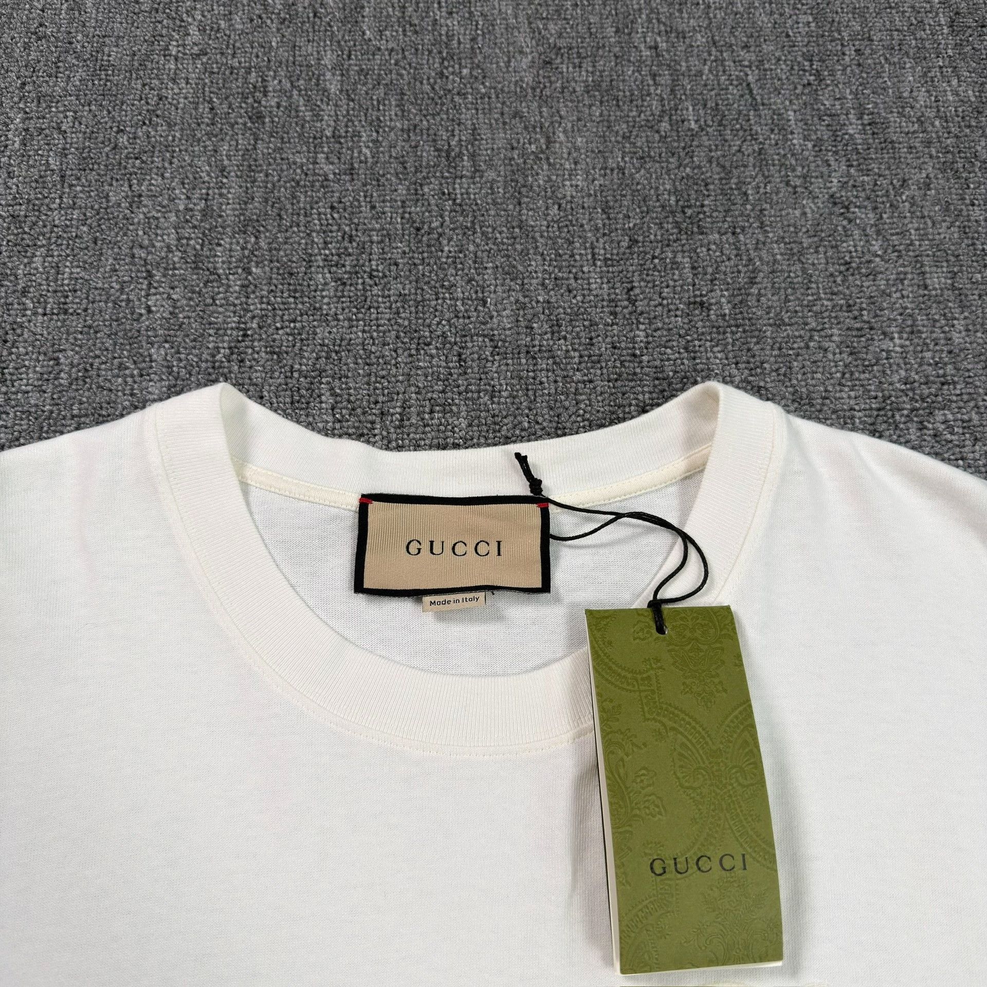 Gucci Gucci Tonal Embroidered Logo T-Shirt Size M Size US M / EU 48-50 / 2 - 4 Thumbnail
