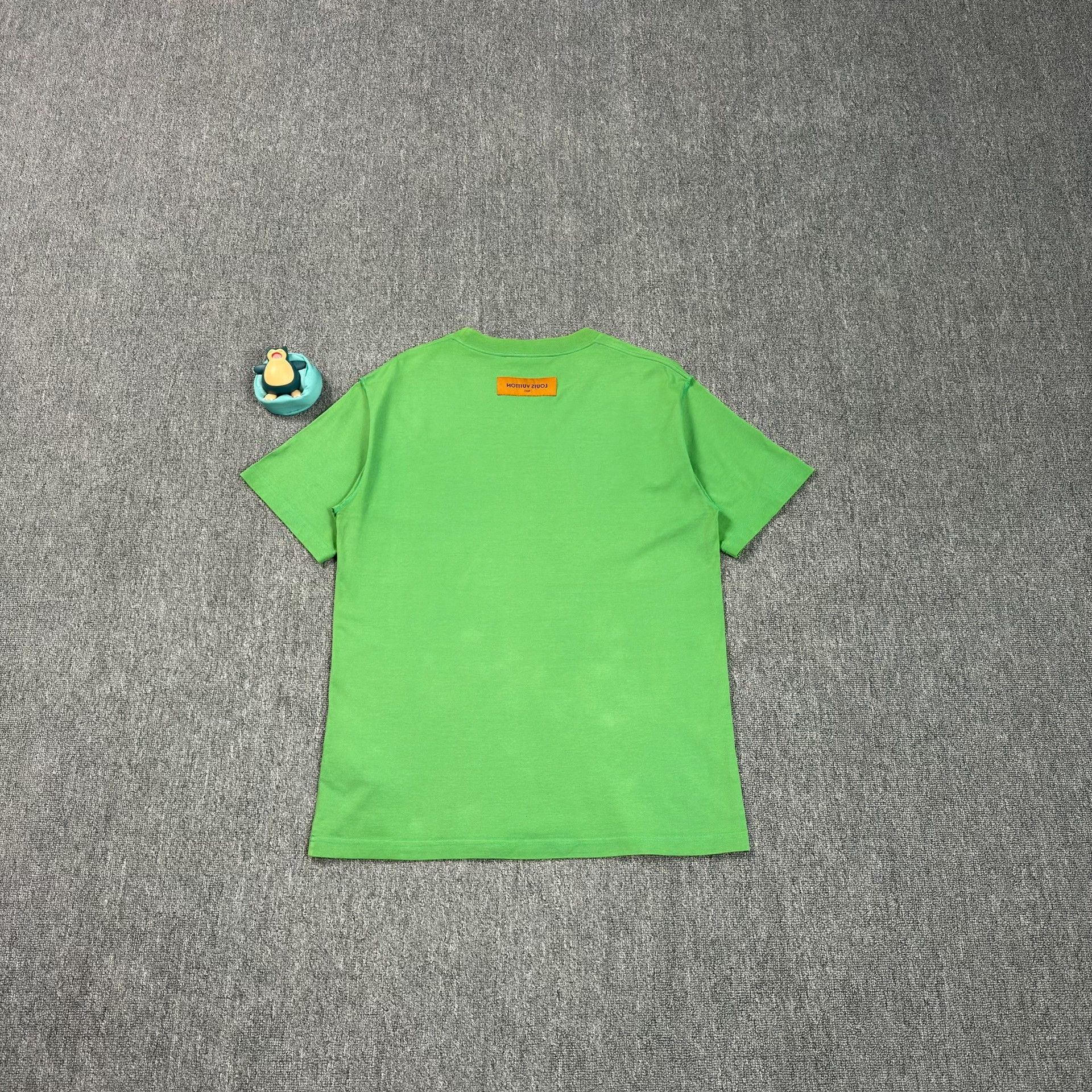Louis Vuitton Louis Vuitton Embossed Logo T-Shirt Size L Size US L / EU 52-54 / 3 - 3 Thumbnail