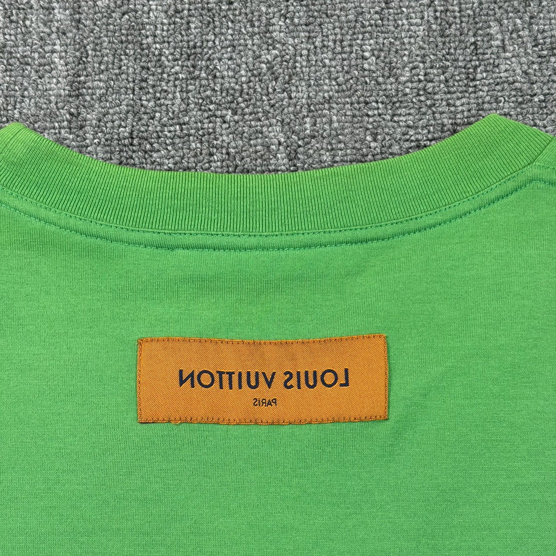 Louis Vuitton Louis Vuitton Embossed Logo T-Shirt Size L Size US L / EU 52-54 / 3 - 7 Thumbnail