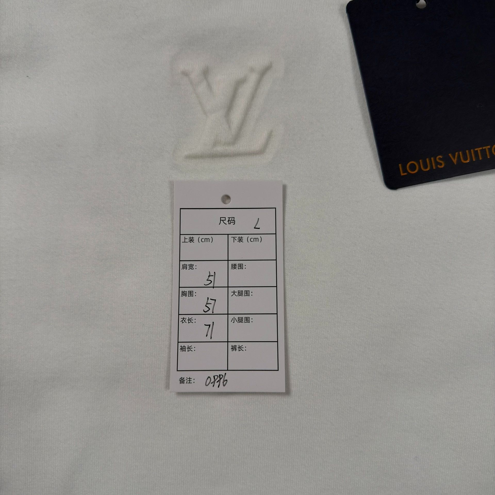 Louis Vuitton Louis Vuitton Embossed Logo T-Shirt Size L Size US L / EU 52-54 / 3 - 6 Thumbnail