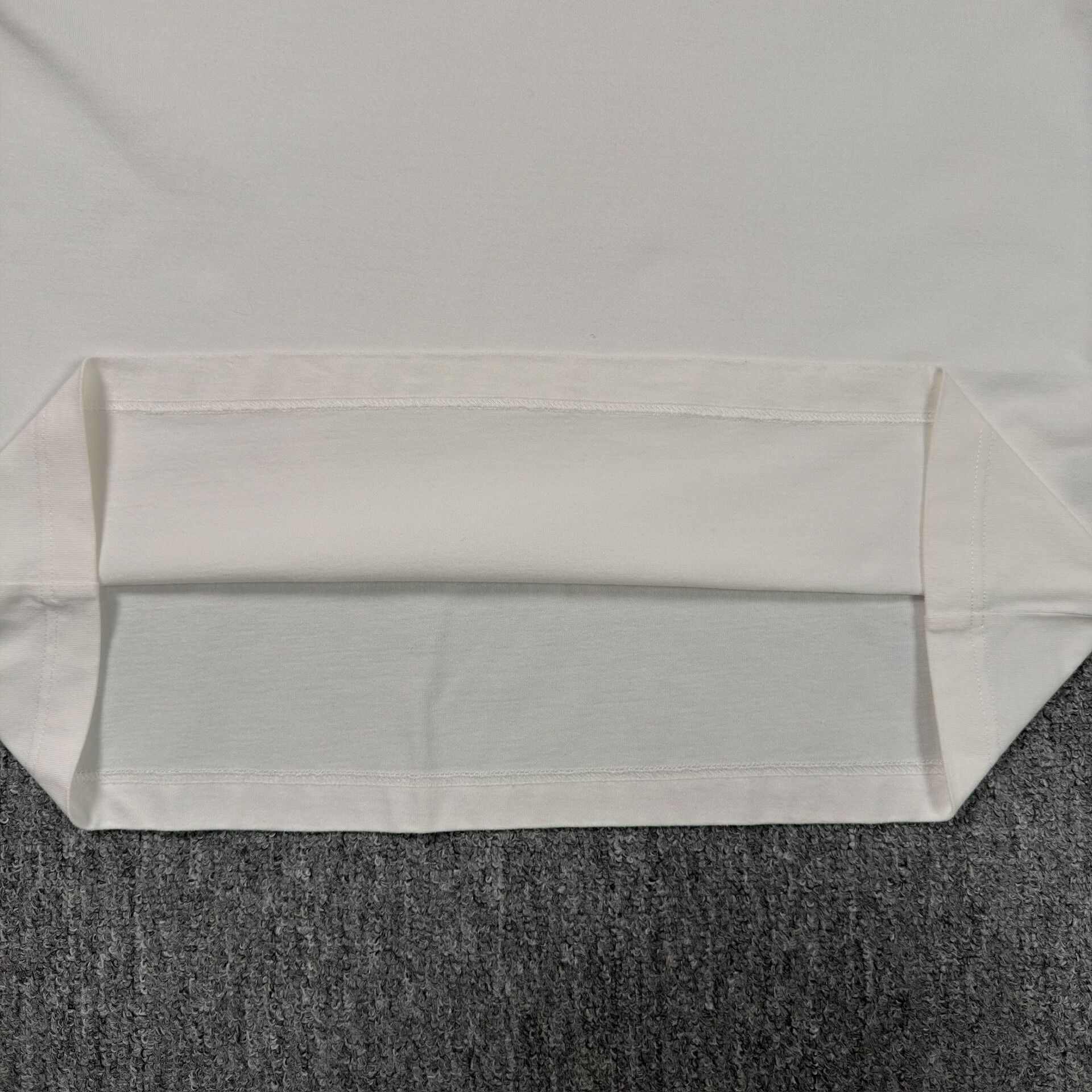 Louis Vuitton Louis Vuitton Embossed Logo T-Shirt Size M Size US M / EU 48-50 / 2 - 4 Thumbnail