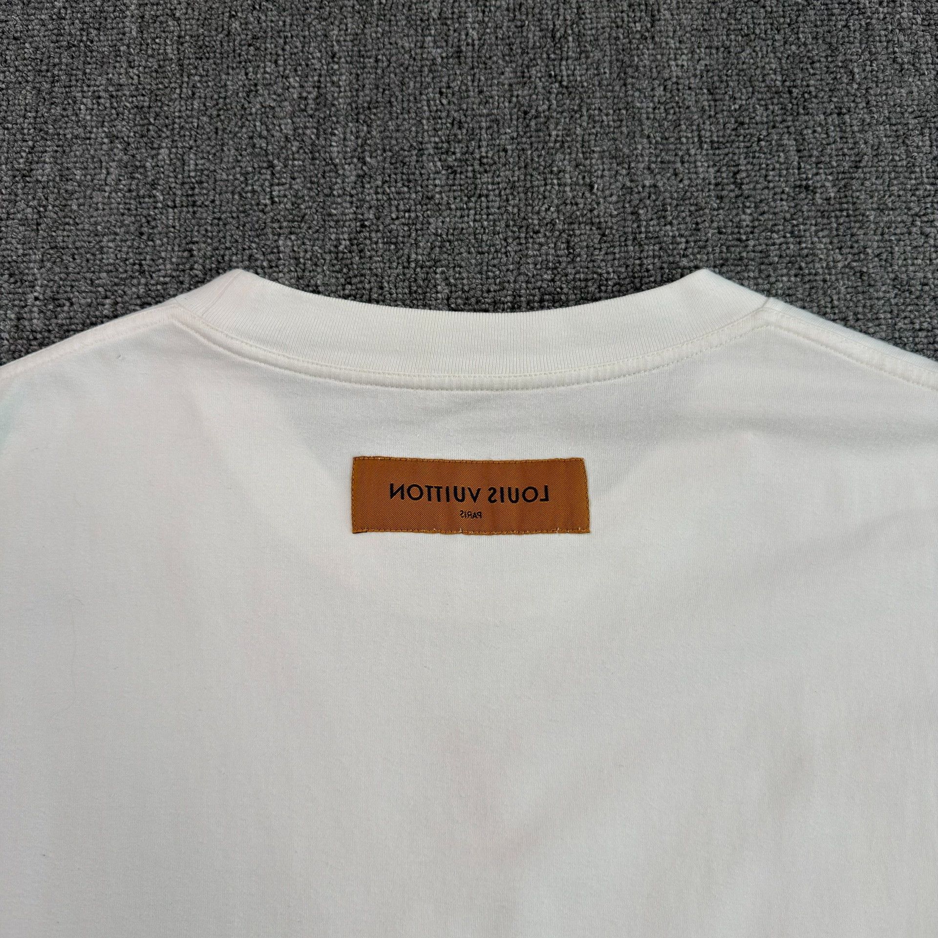 Louis Vuitton Louis Vuitton Embossed Logo T-Shirt Size 4XL Size US XXL / EU 58 / 5 - 9 Thumbnail