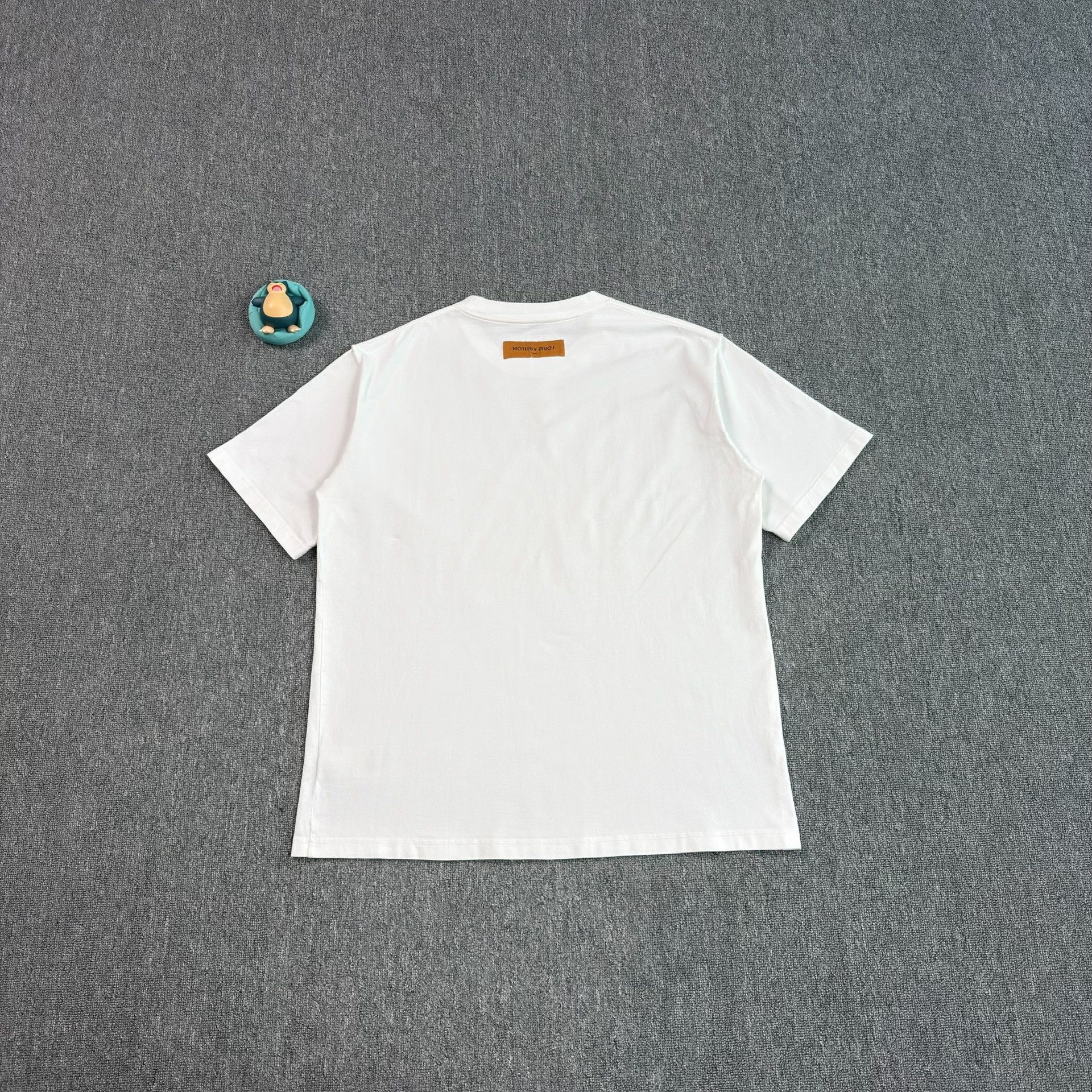 Louis Vuitton Louis Vuitton Embossed Logo T-Shirt Size 4XL Size US XXL / EU 58 / 5 - 3 Thumbnail