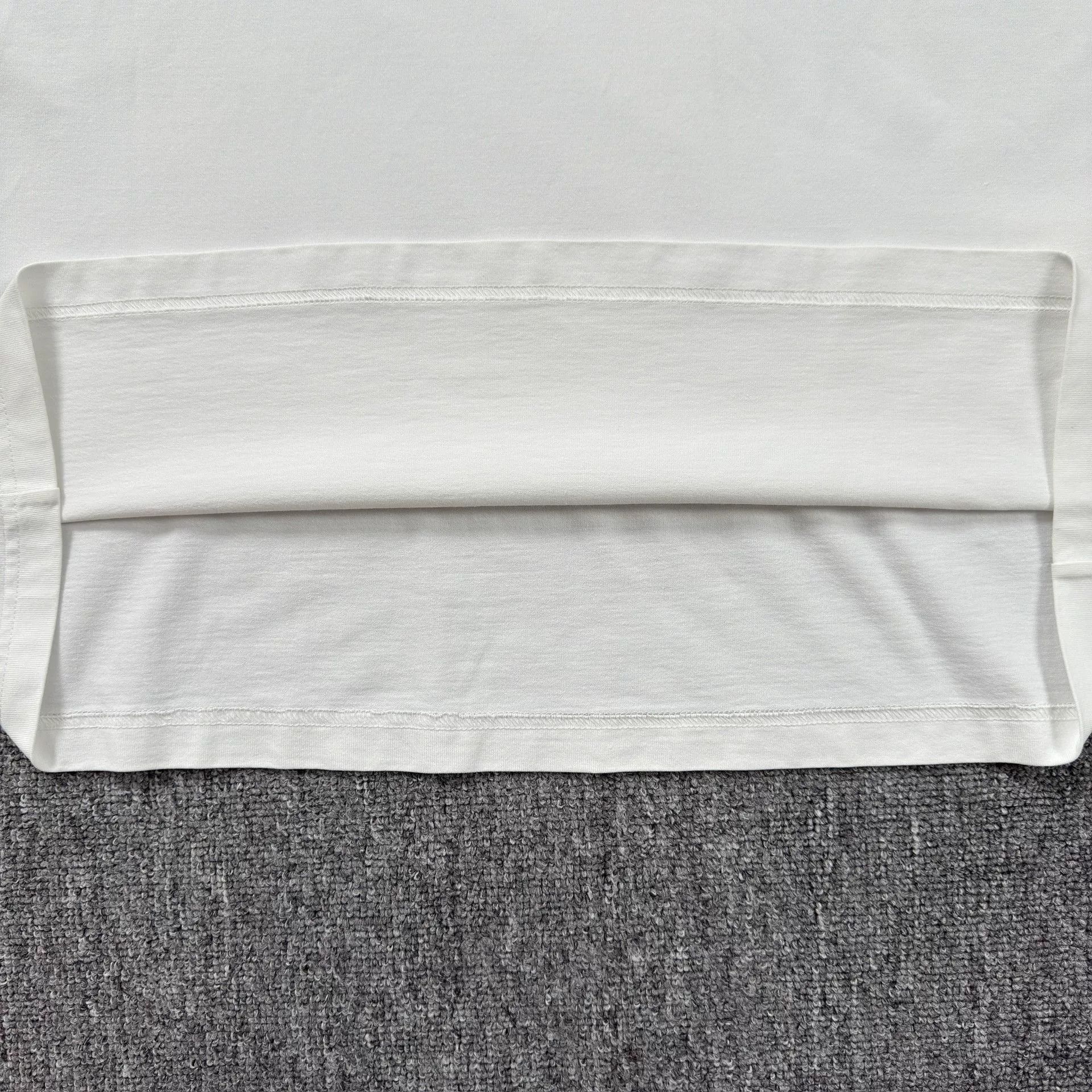 Louis Vuitton Louis Vuitton Embossed Logo T-Shirt Size XL Size US XL / EU 56 / 4 - 8 Thumbnail