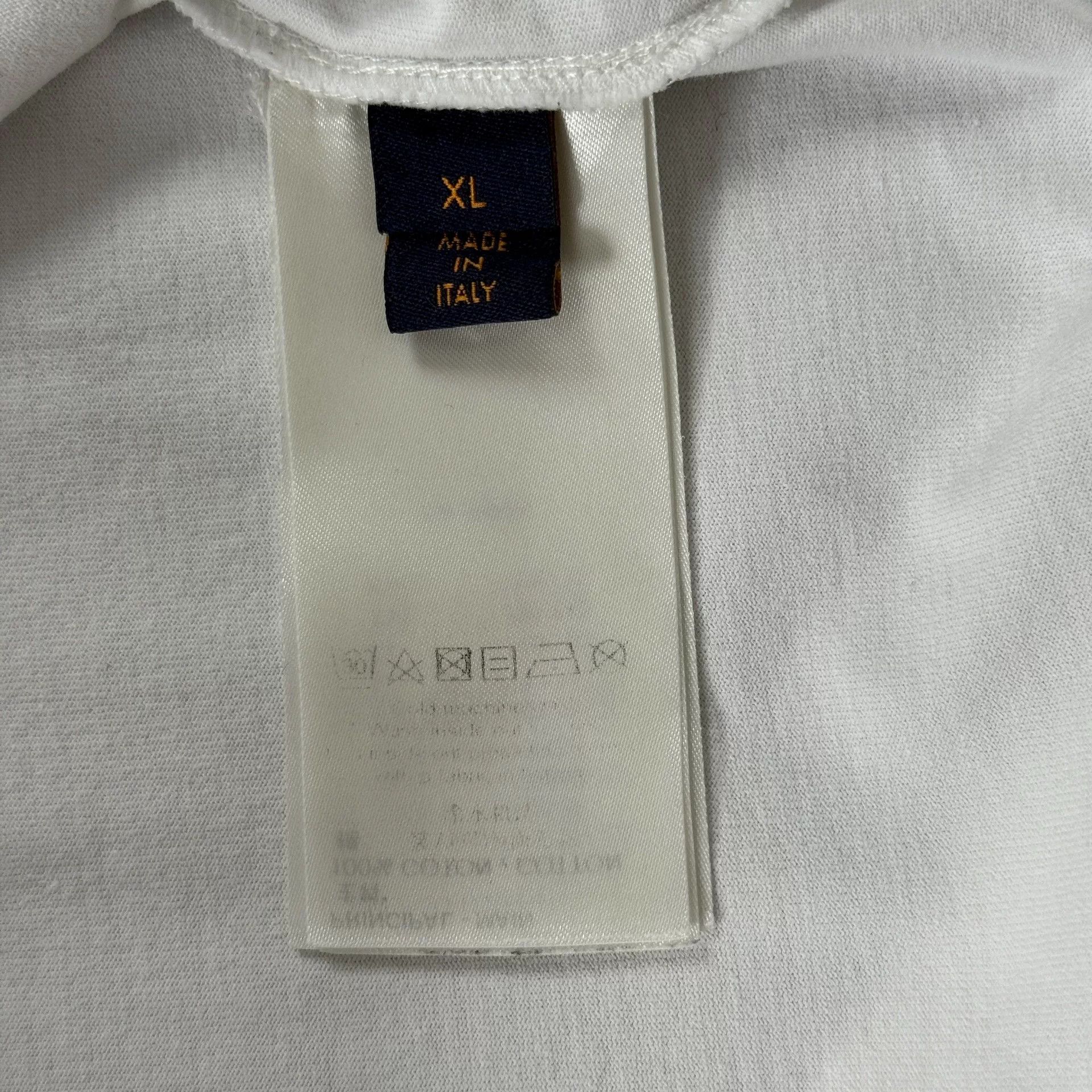 Louis Vuitton Louis Vuitton Embossed Logo T-Shirt Size XL Size US XL / EU 56 / 4 - 5 Thumbnail