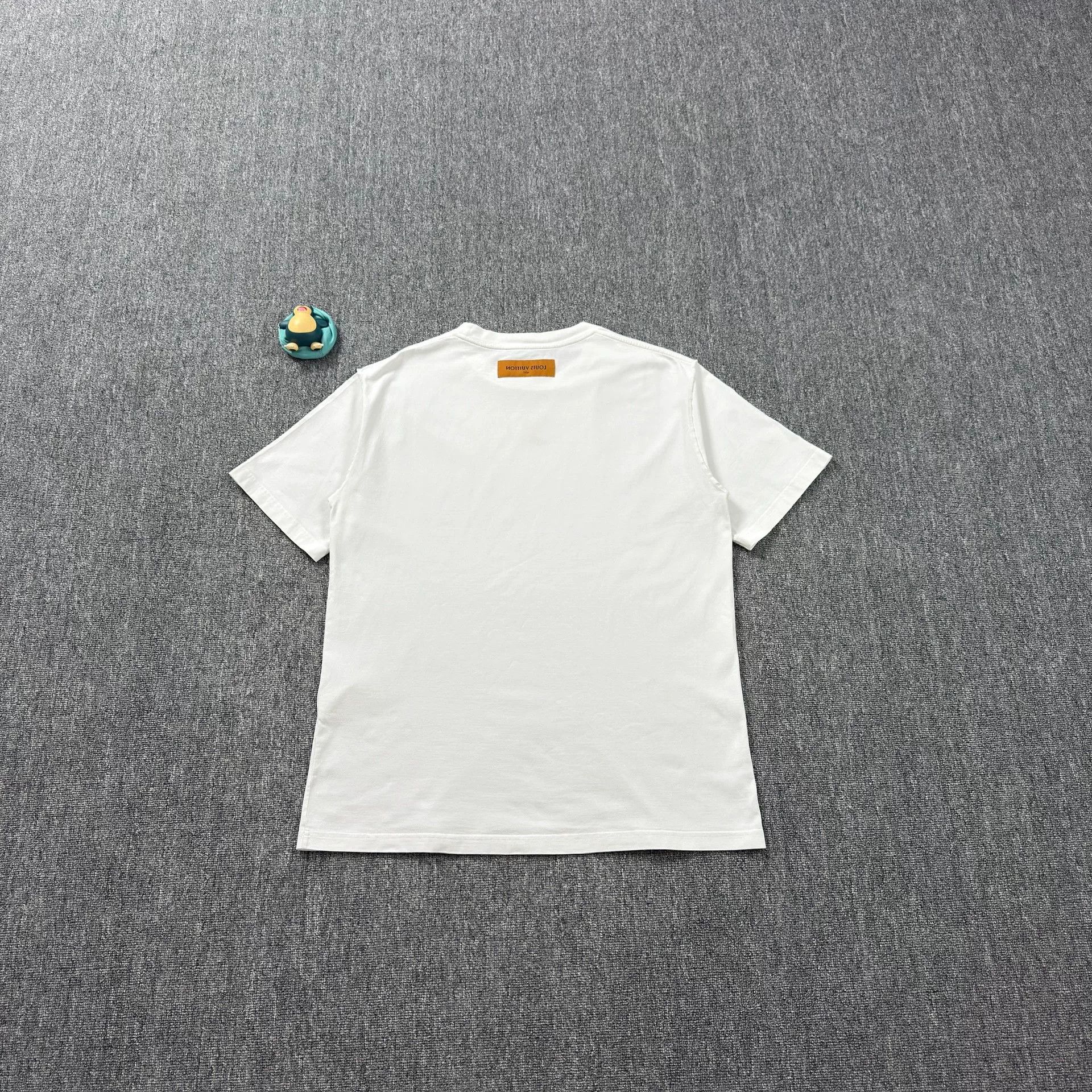 Louis Vuitton Louis Vuitton Embossed Logo T-Shirt Size XL Size US XL / EU 56 / 4 - 3 Thumbnail