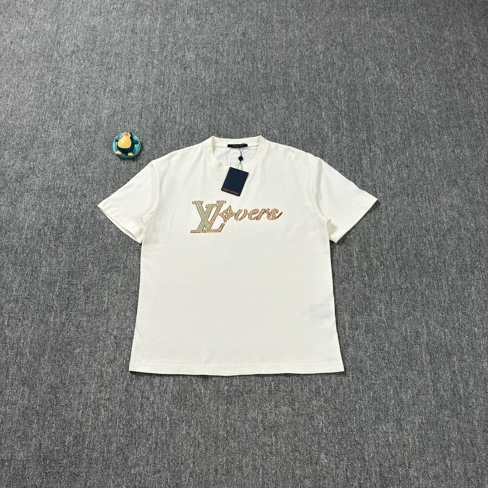 Louis Vuitton Louis Vuitton LVERS Sequin Logo T-Shirt XXL Size US XXL / EU 58 / 5 - 2 Thumbnail