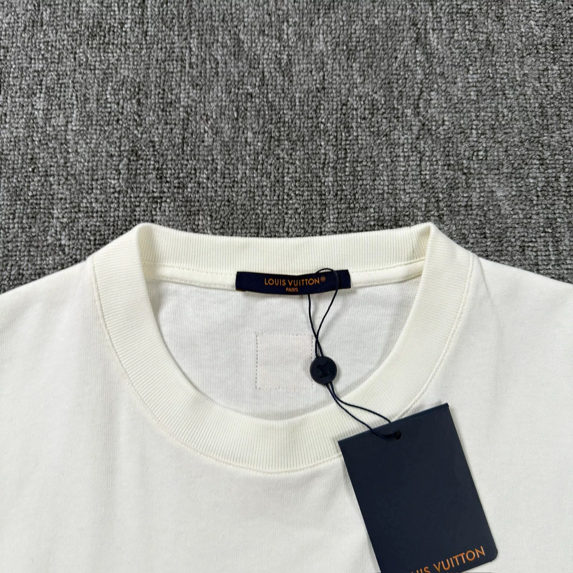 Louis Vuitton Louis Vuitton LVERS Sequin Logo T-Shirt XXL Size US XXL / EU 58 / 5 - 4 Thumbnail